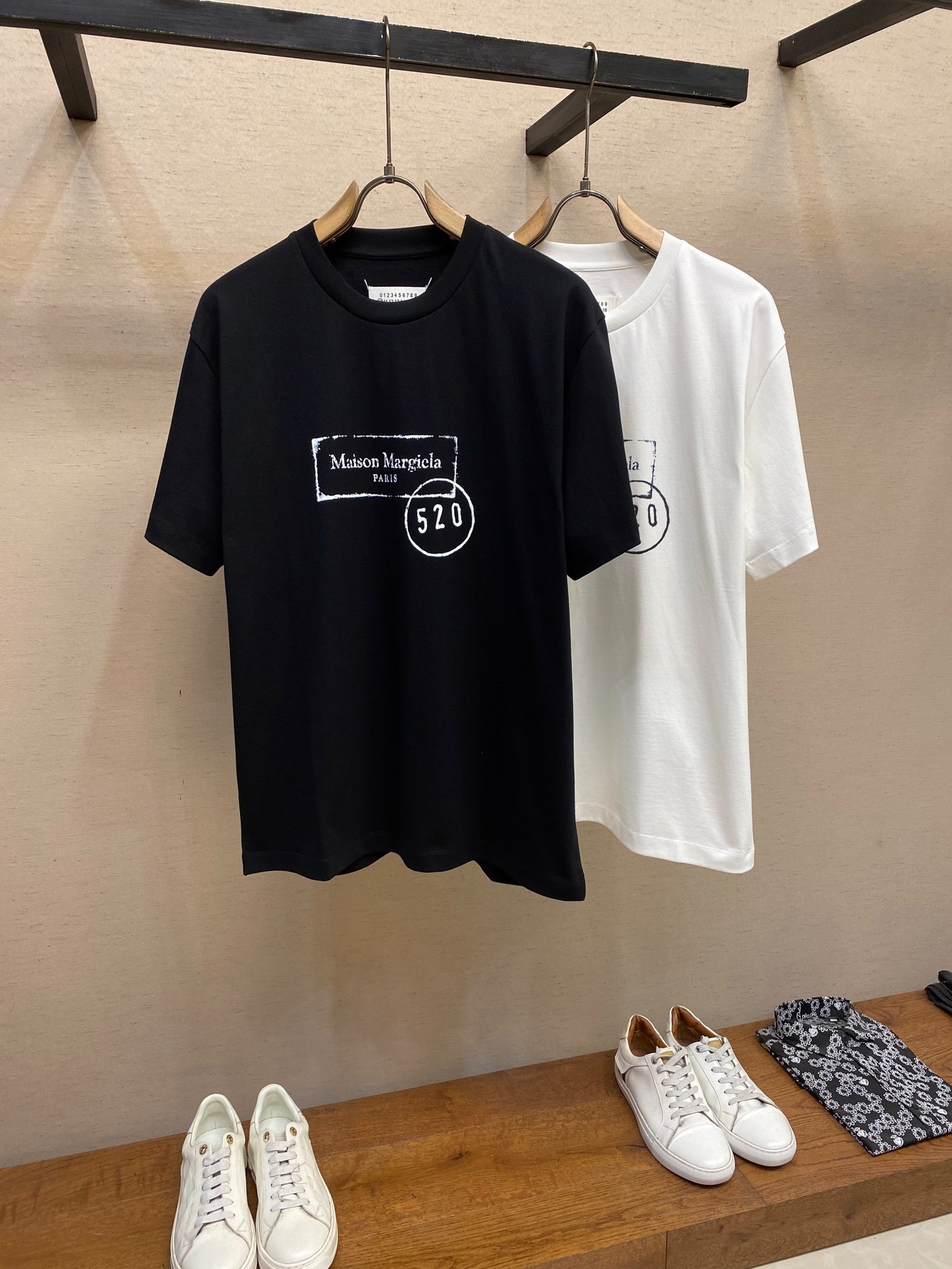 메*마지엘라 2025 봄여름 신상 한정판 티셔츠