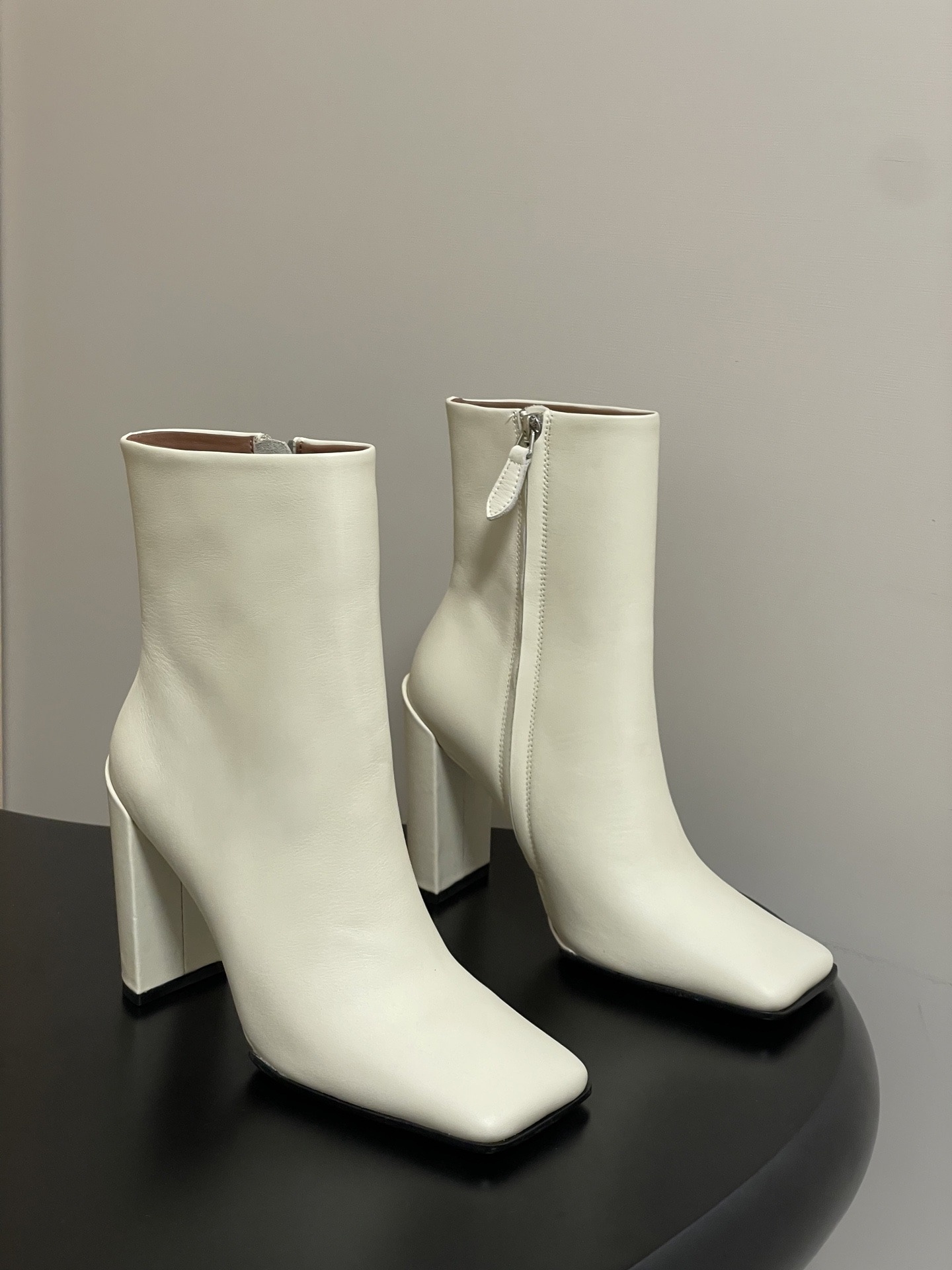 알*이아 미니멀 스퀘어 앵클부츠