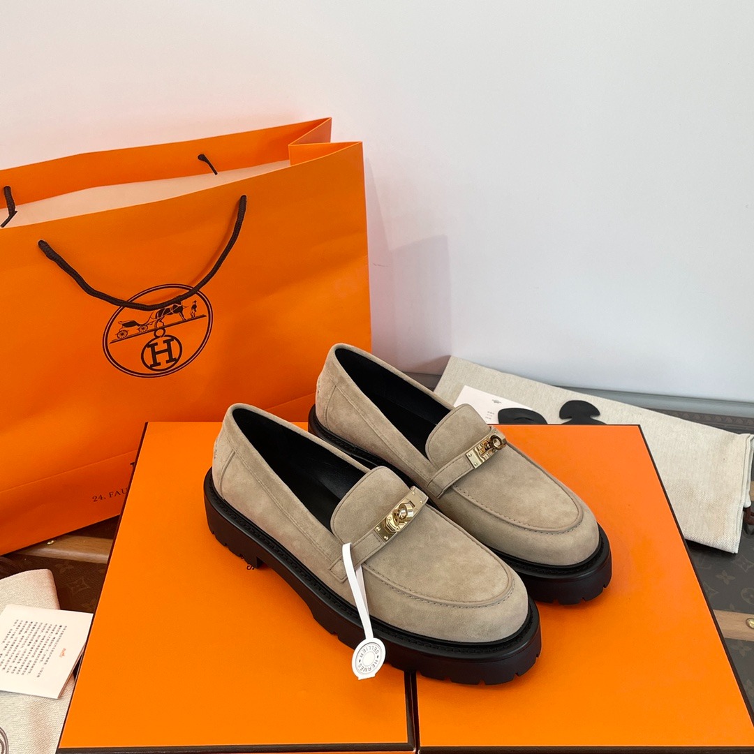 에*메스 2025 켈리버클 통굽로퍼