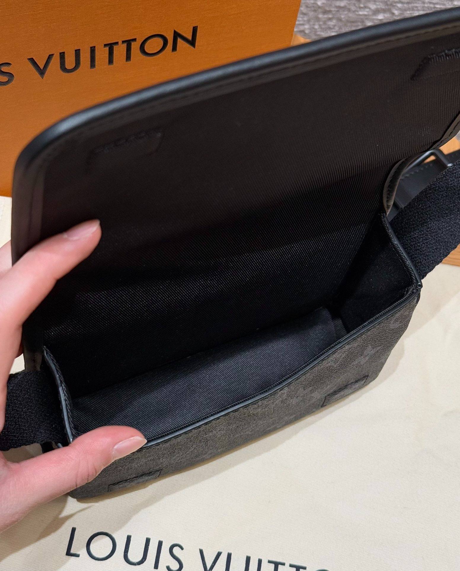 루이비통 보스포어 에어러블 월릿