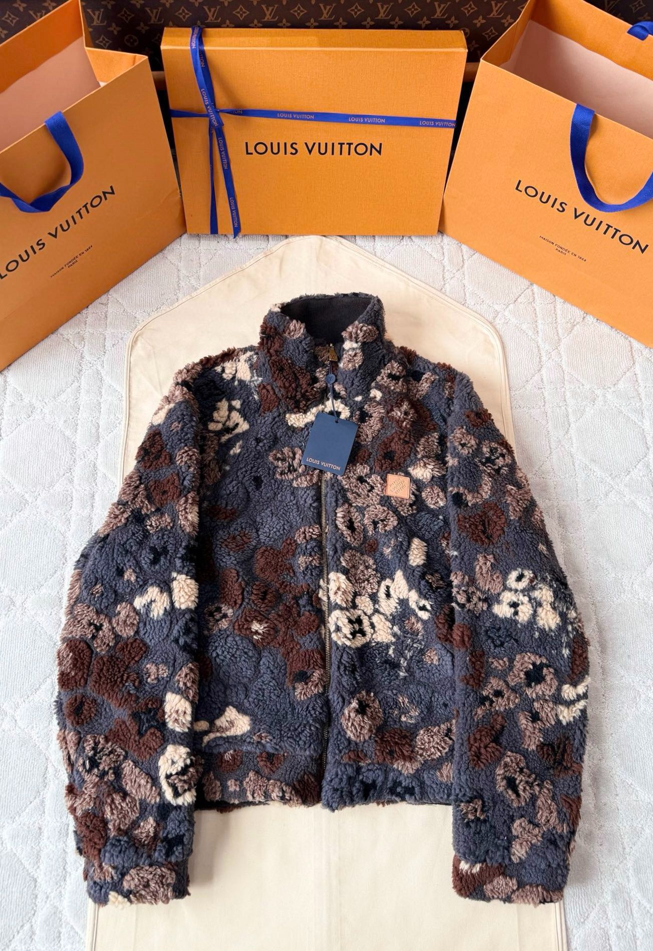 루*비통 신상 자카드 푸들 양면 아우터