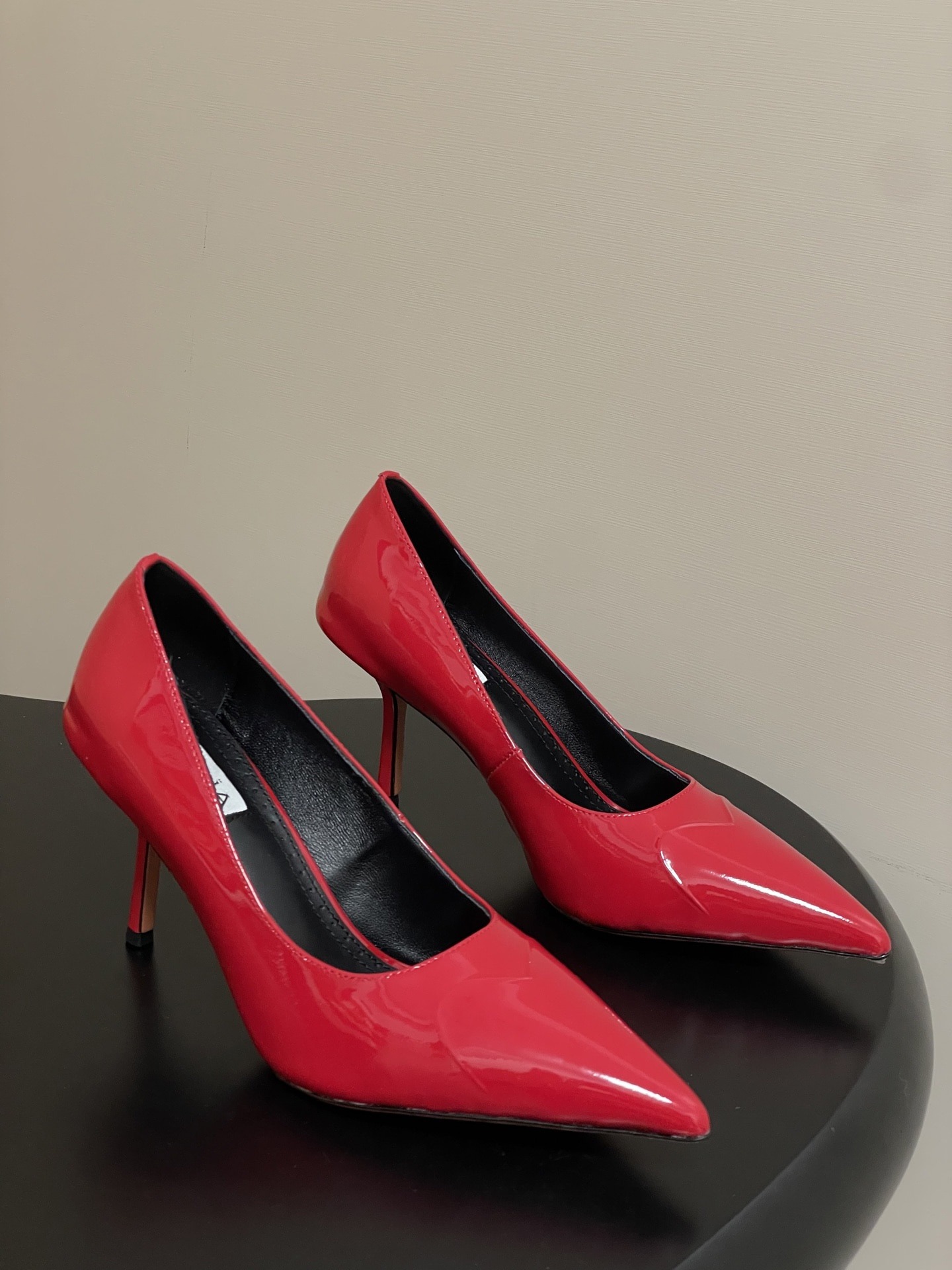 알*이아 신상 실크 하트 스틸레토 힐