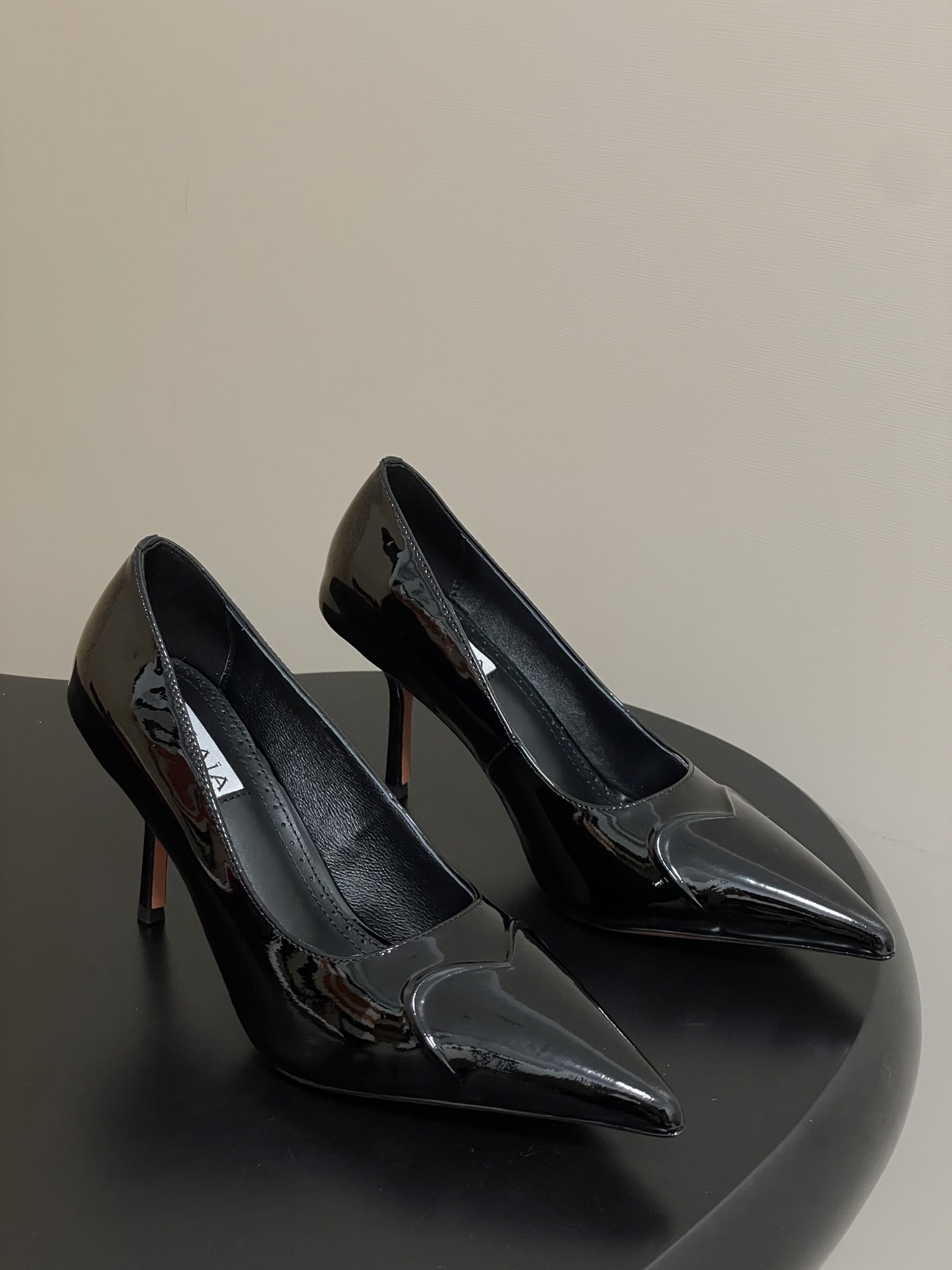 알*이아 신상 실크 하트 스틸레토 힐