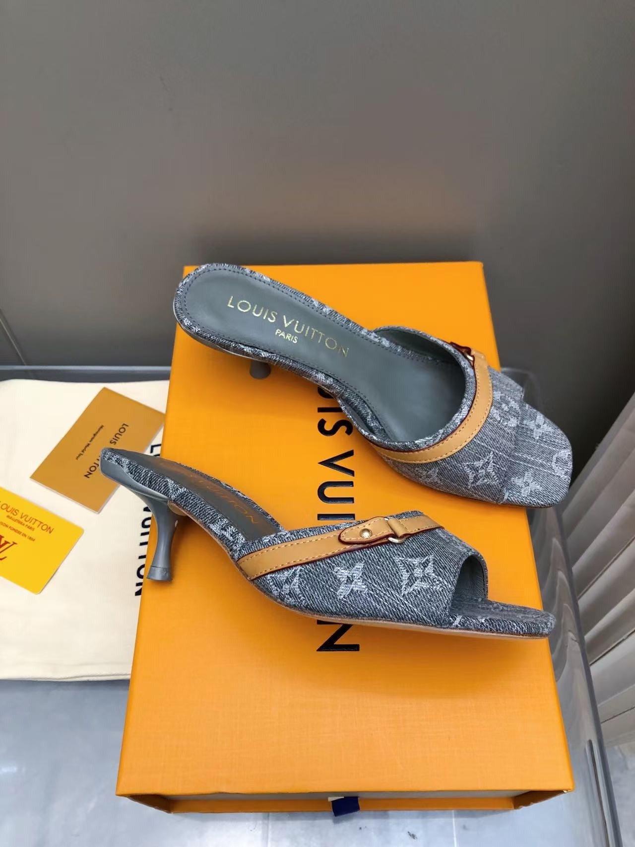 루*비통 25ss 최신형 데님 슬리퍼