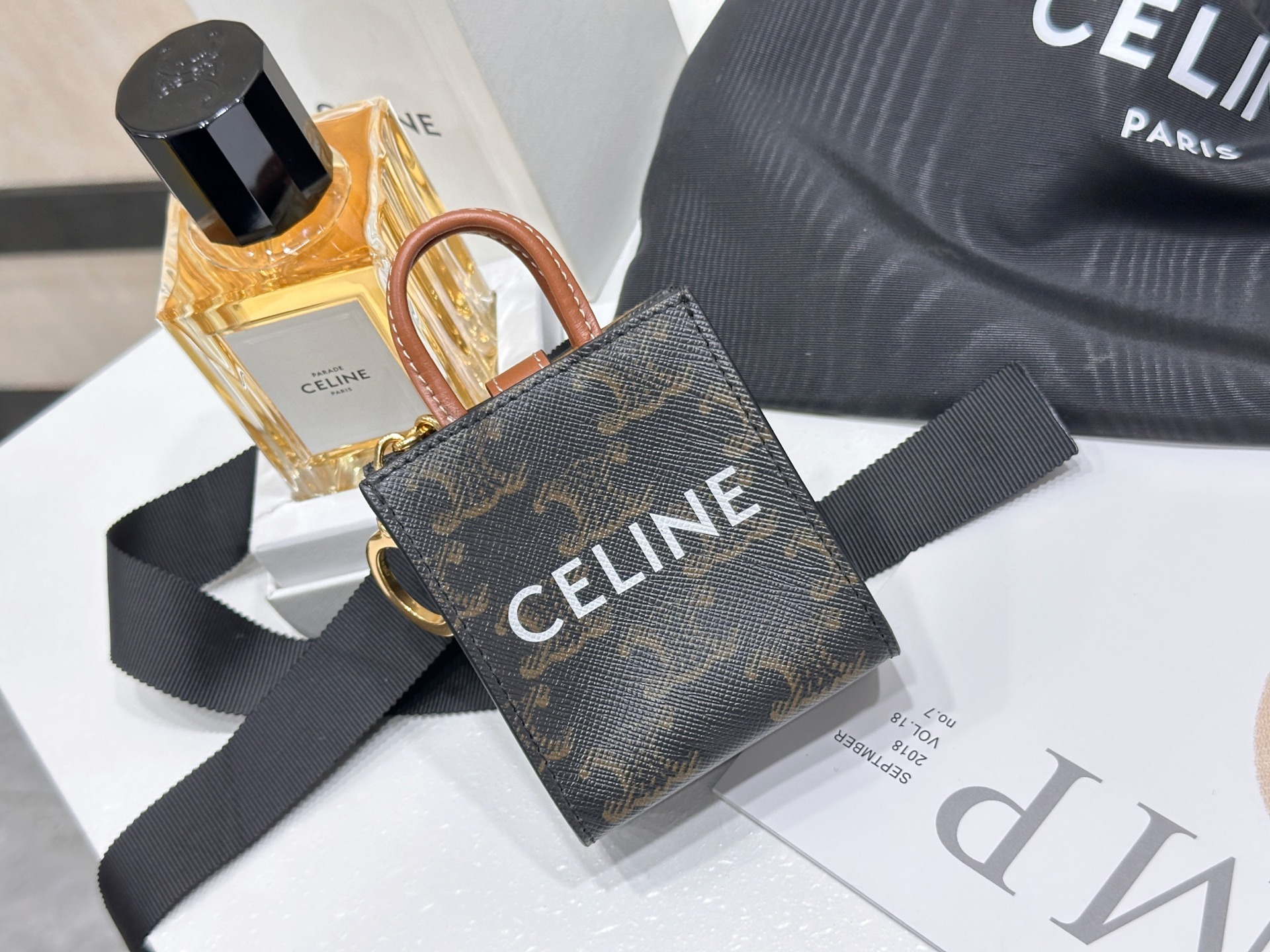 셀린느 마이크로 버티컬 카바스 백