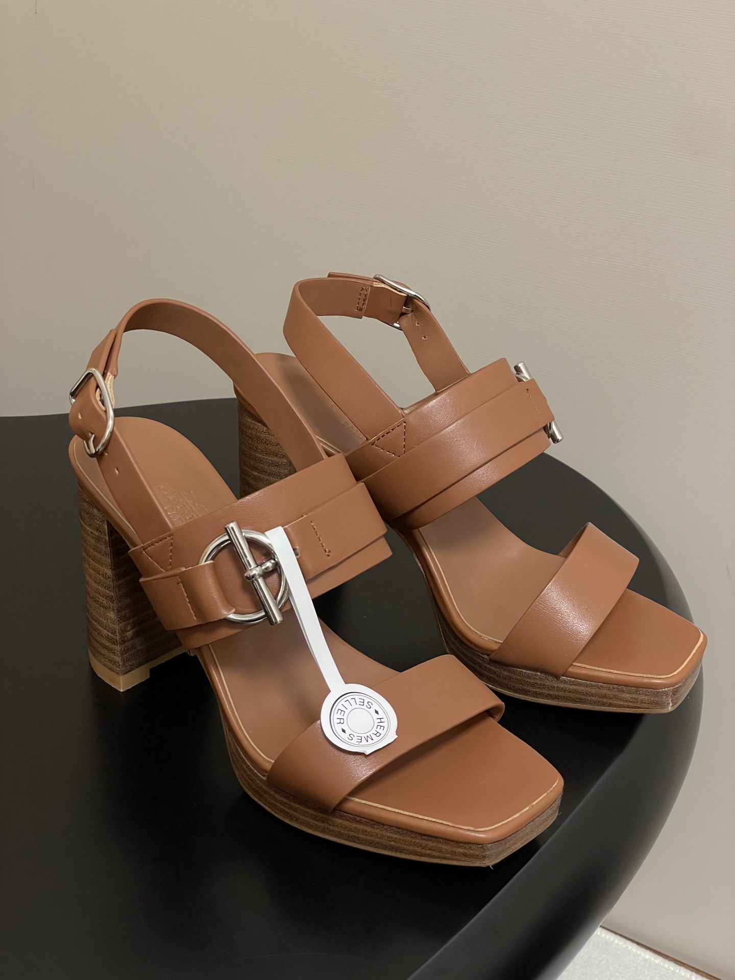 에*메스 메탈 버클 소가죽 가보시 힐