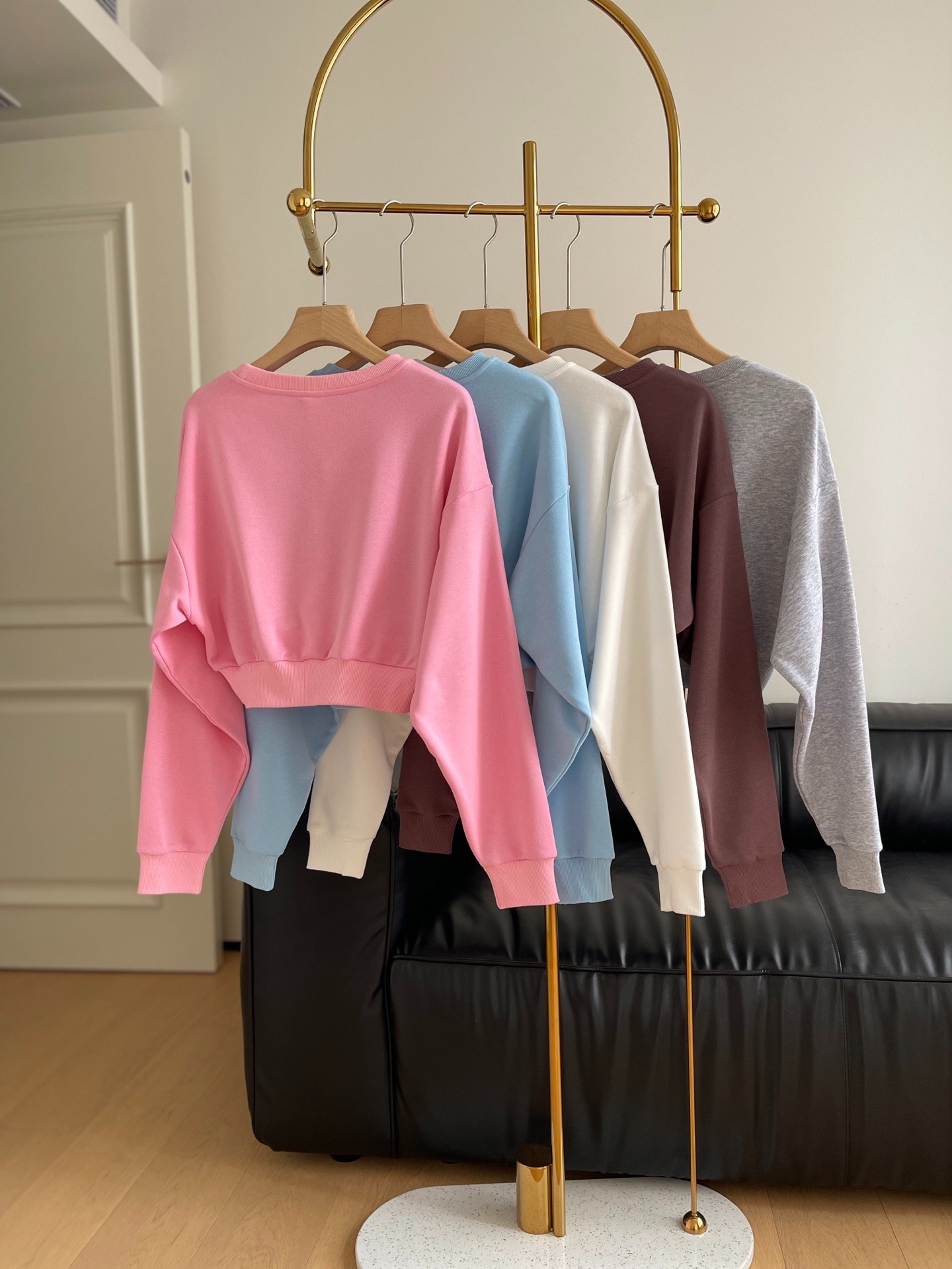 알로 2025 이른 봄 라운드넥 긴팔 숏 맨투맨