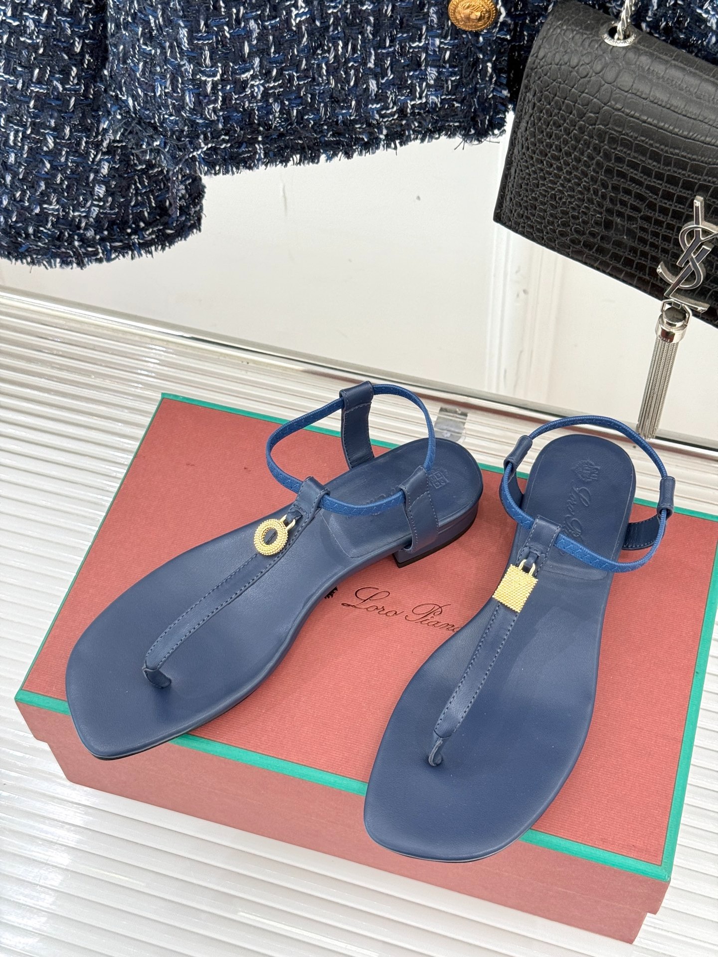 로*피아나 클래식 빈티지 펜던트 조리 슬리퍼