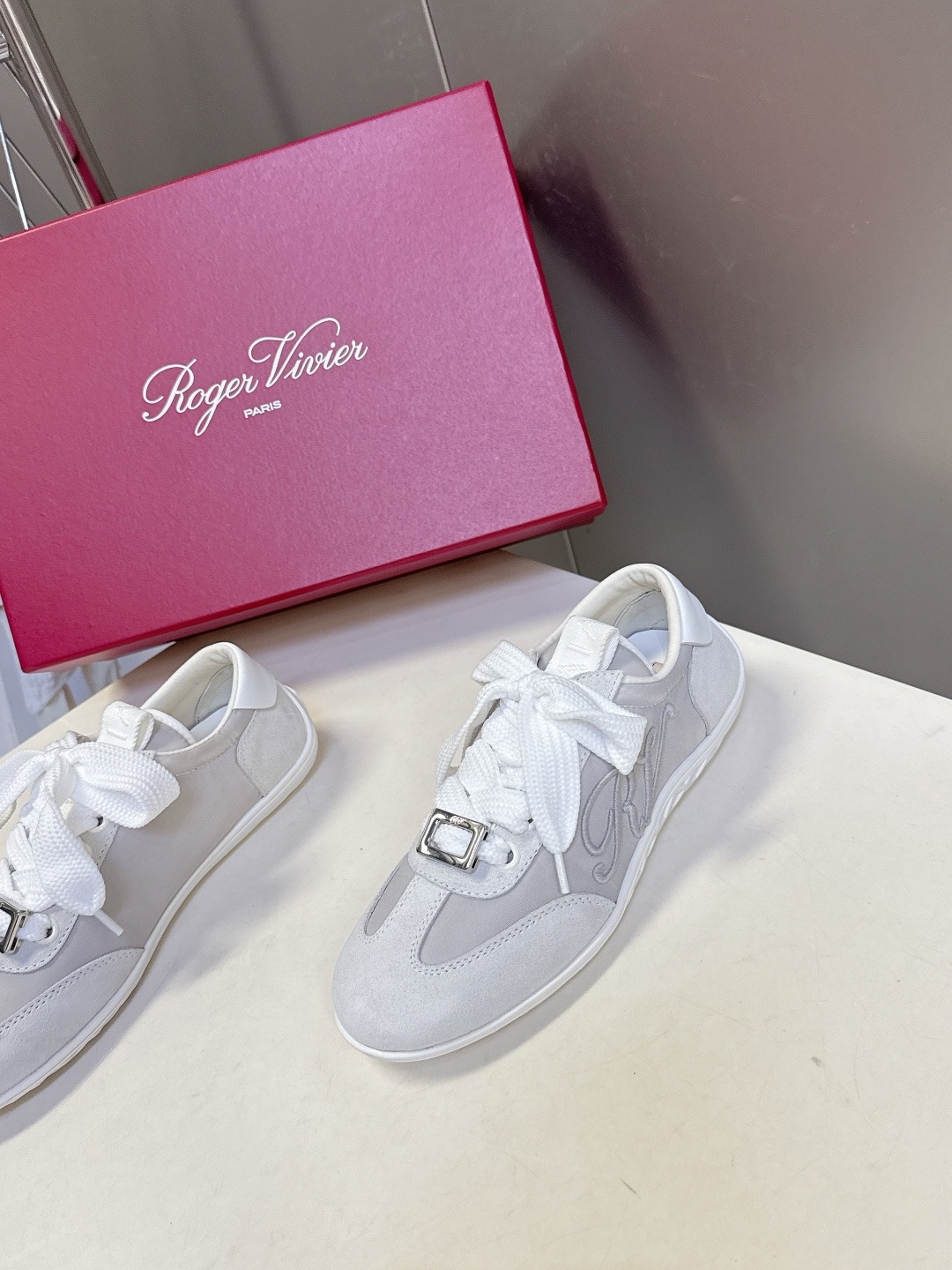 로저비비에 가을/겨울 신상 슬립온