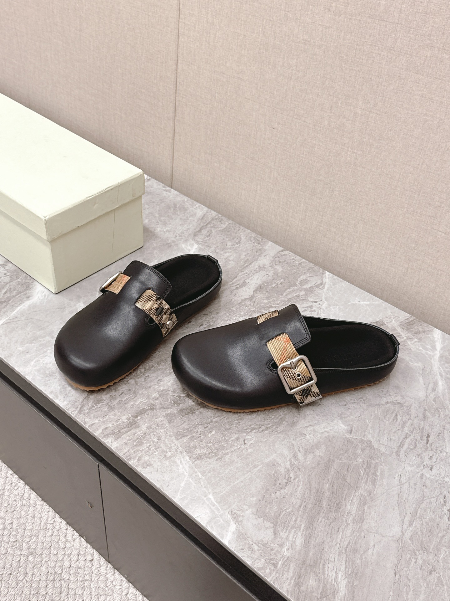 버*리 25 신상 커플 버켄 스니커즈