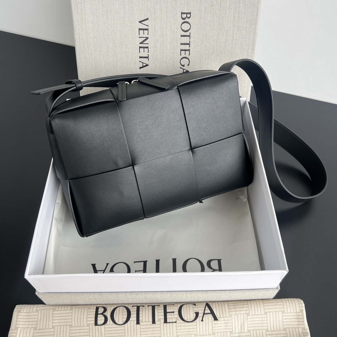 보테가베네타 미니 카세트 백