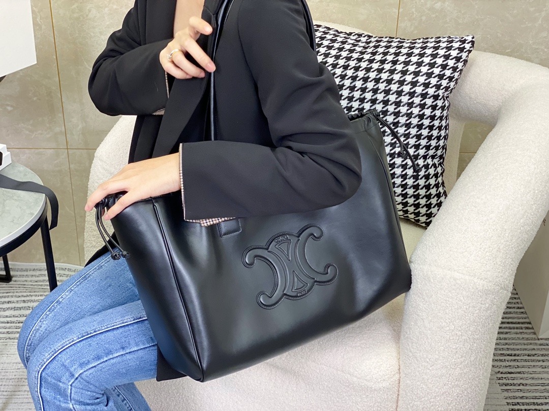 셀린느 퀴르 트리옹프 카바스백