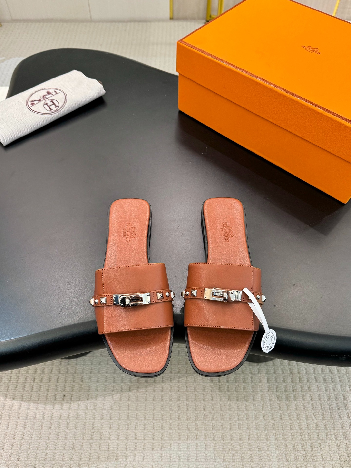 에*메스 플랫 슬리퍼