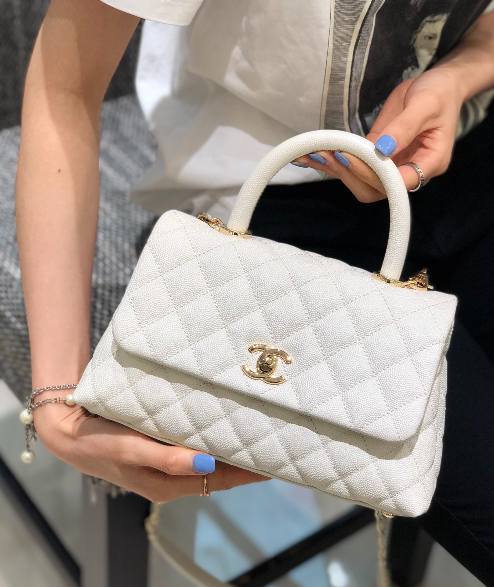 샤넬넬 코코 핸들 캐비어 미디움 