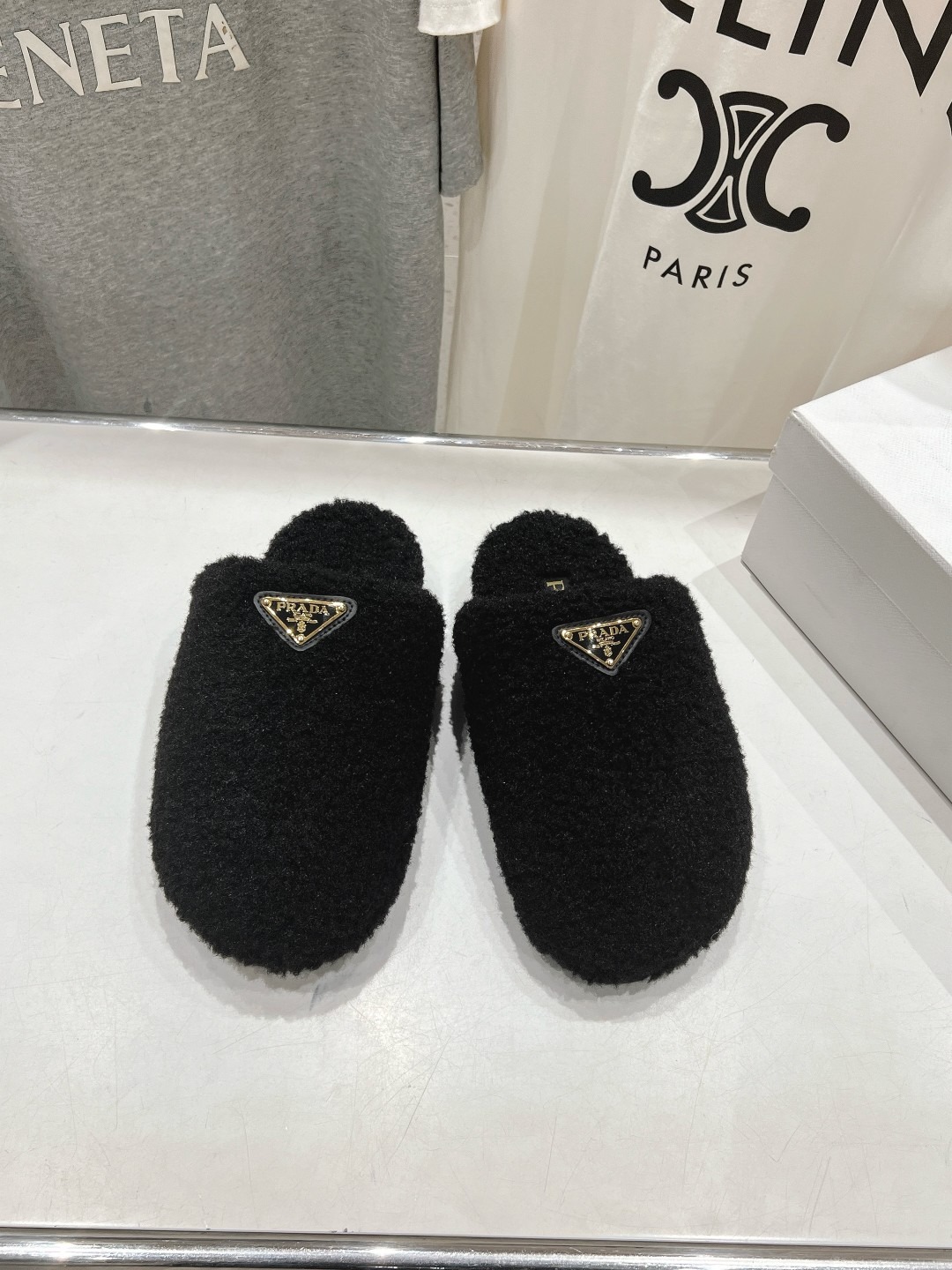 프*다 25ss 신상 양털 슬리퍼