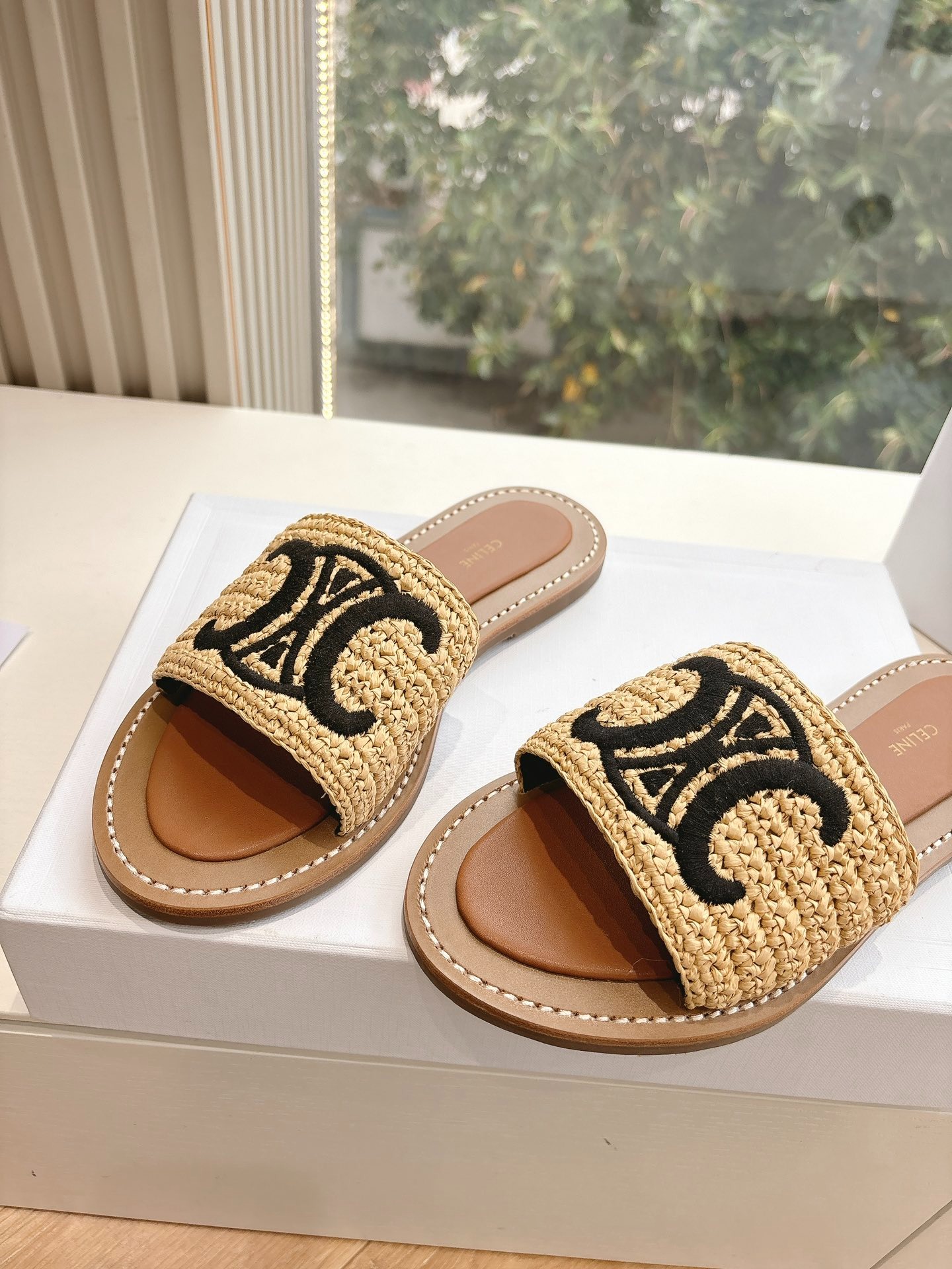 셀*느 2025 봄여름 신상 로고 로퍼