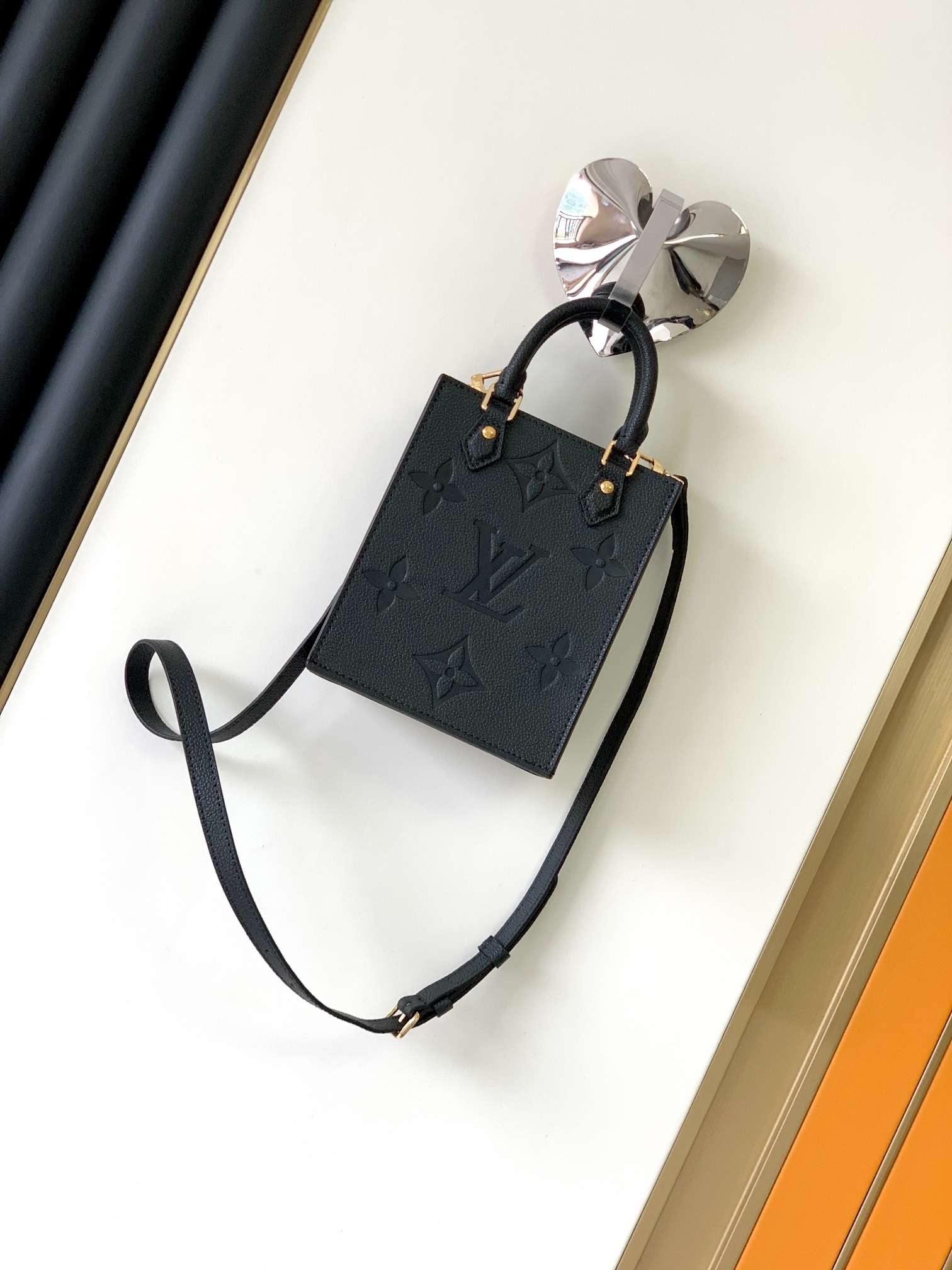 루이비통 앙프렝뜨 쁘띠 삭플라 블랙