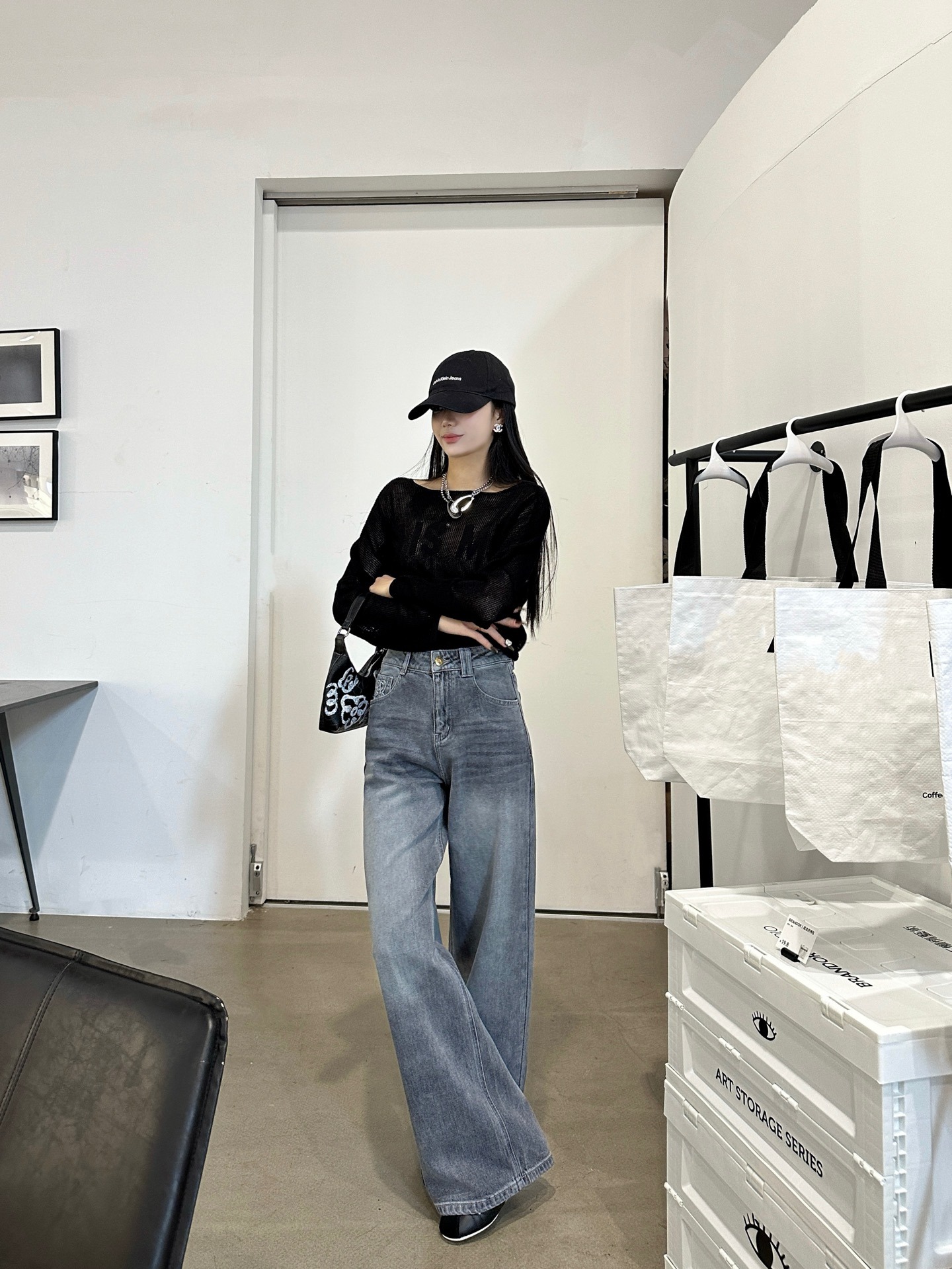 로*베 25ss 클래식 패턴 자수 청바지