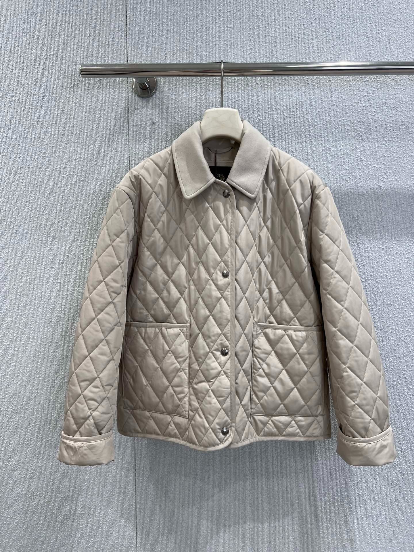 로*피아나 25Fw 신상 빈티지 터틀넥 패딩