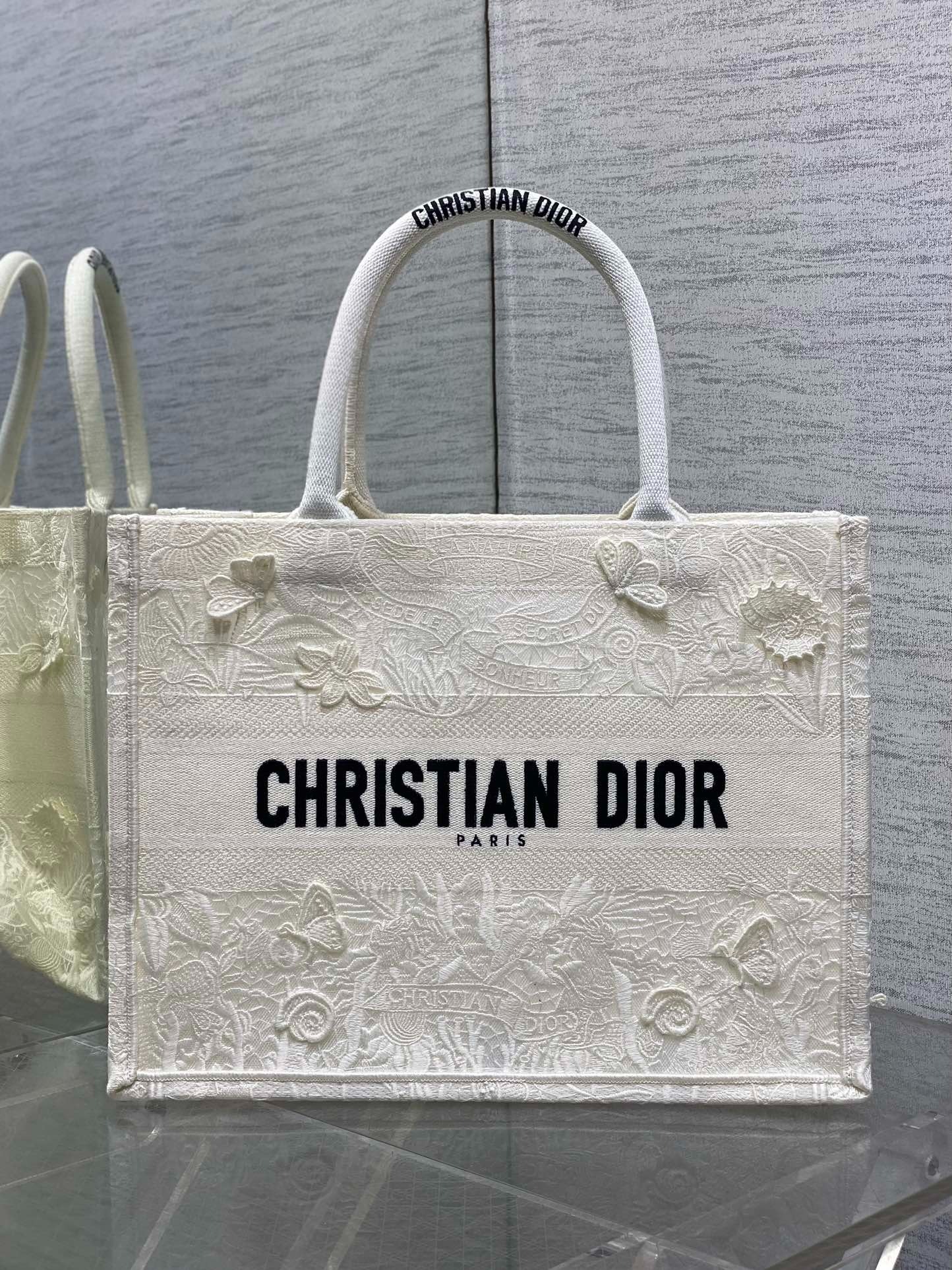 디올 라떼 북 토트백