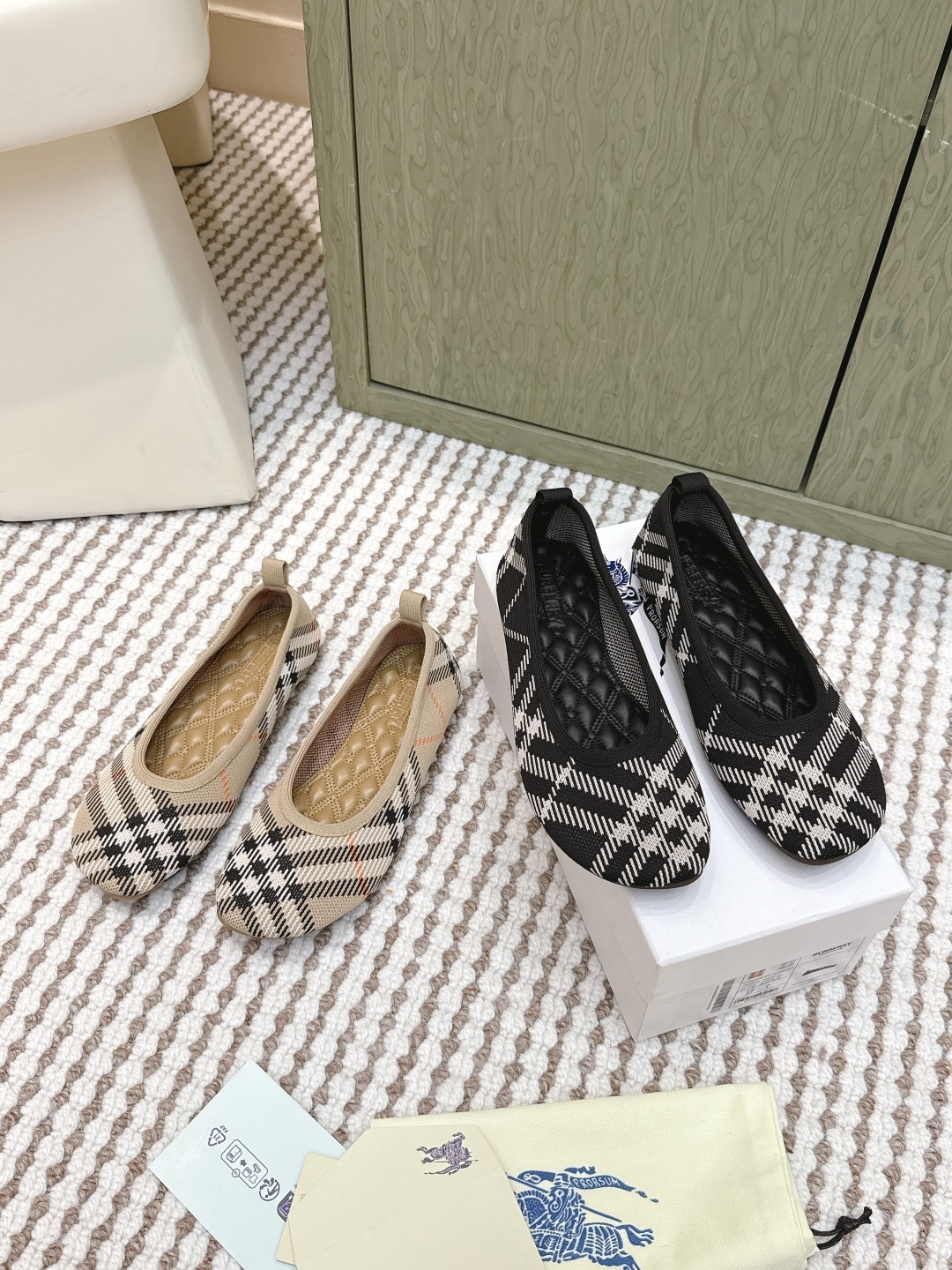 버*리 신상 플랫 슈즈