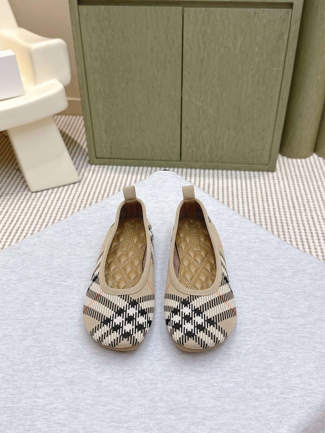 버*리 신상 플랫 슈즈