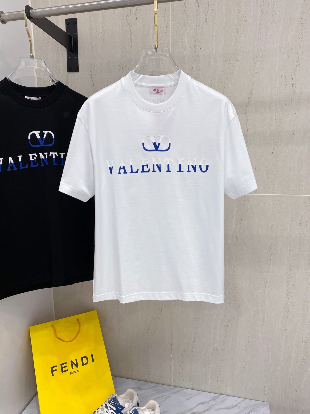 발*티노 25 봄여름 신상 라운드 티셔츠