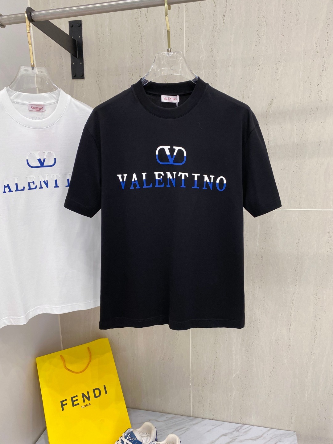 발*티노 25 봄여름 신상 라운드 티셔츠