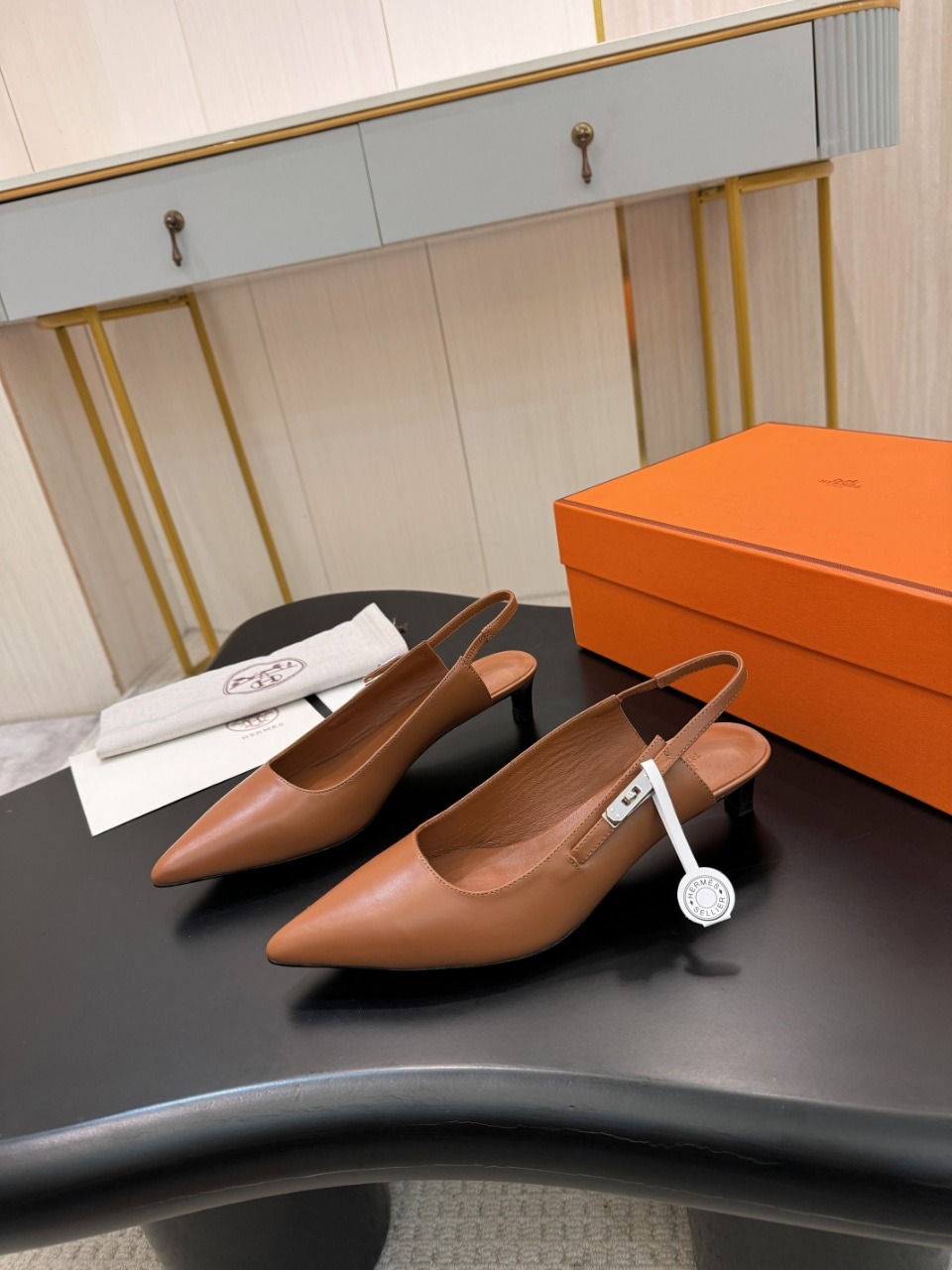 에*메스 25 신상 켈리 펌프스 힐