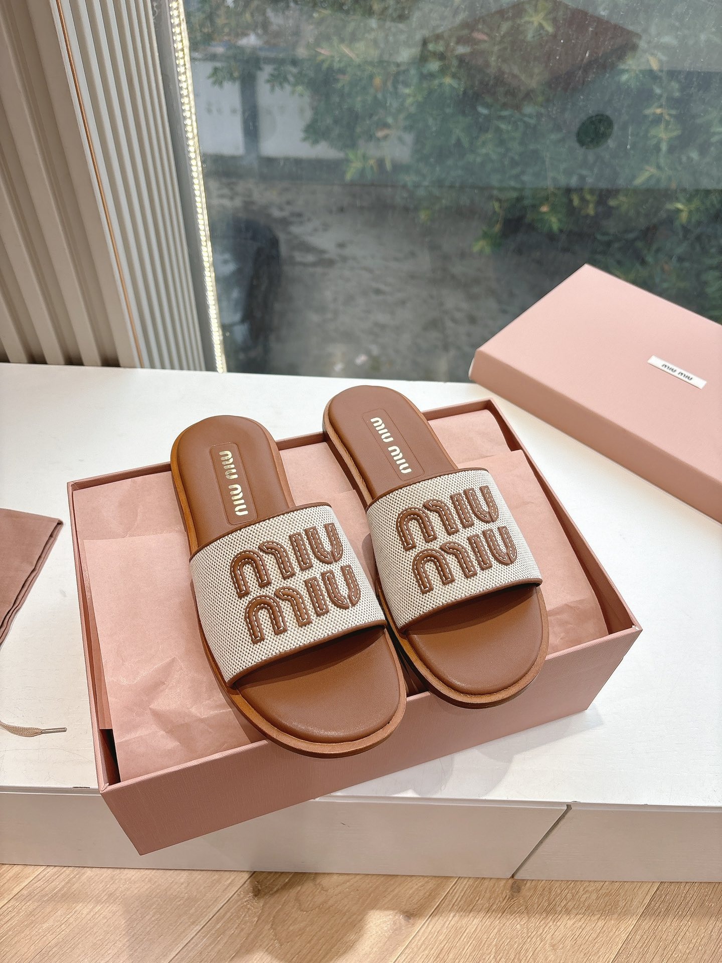 미*미* 2025 플랫 짜임 레터링 슬리퍼