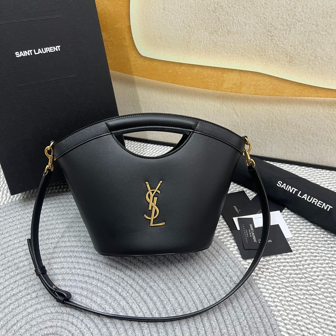 입생로랑 가오리 미니 도트백