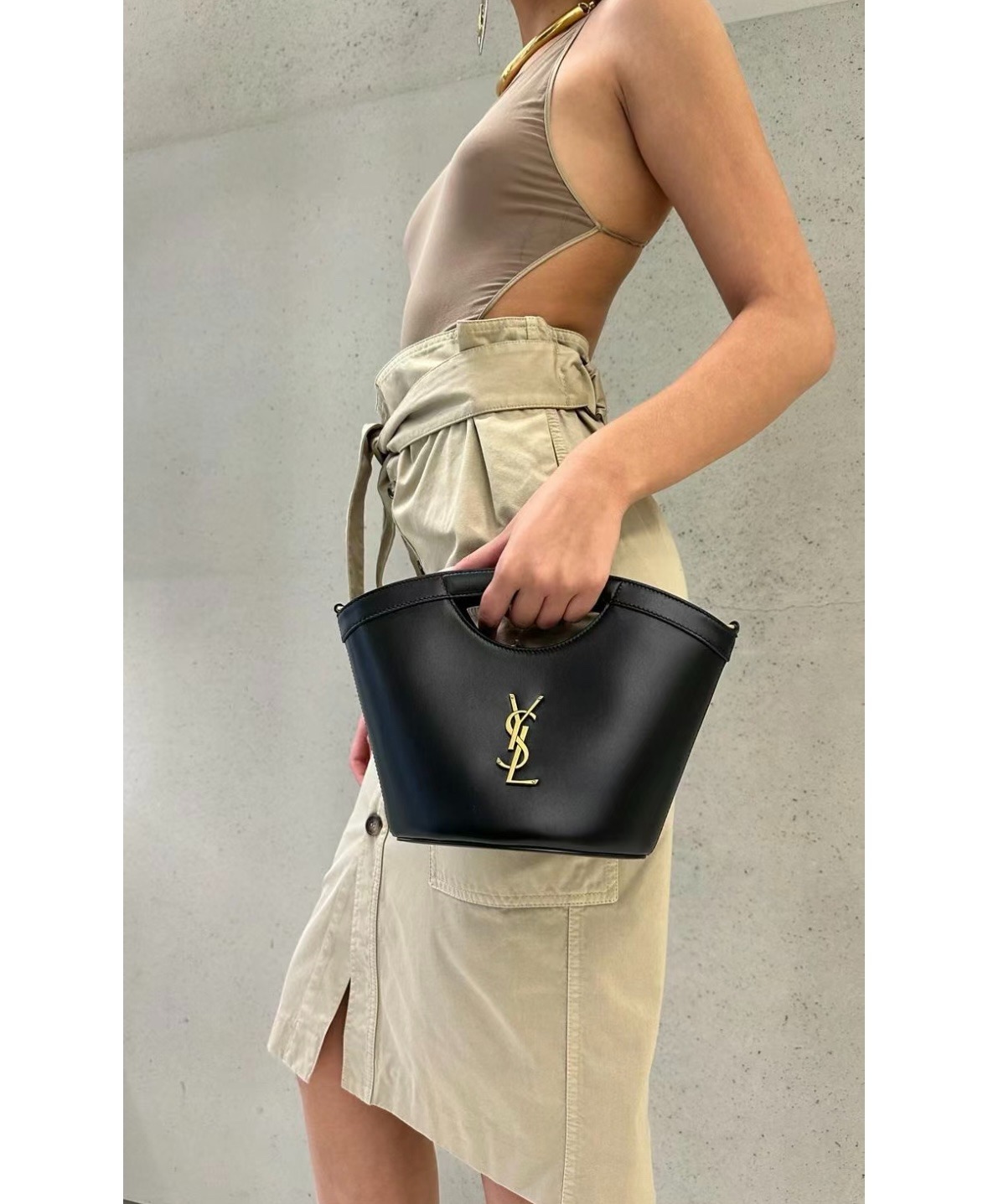 입생로랑 가오리 미니 도트백