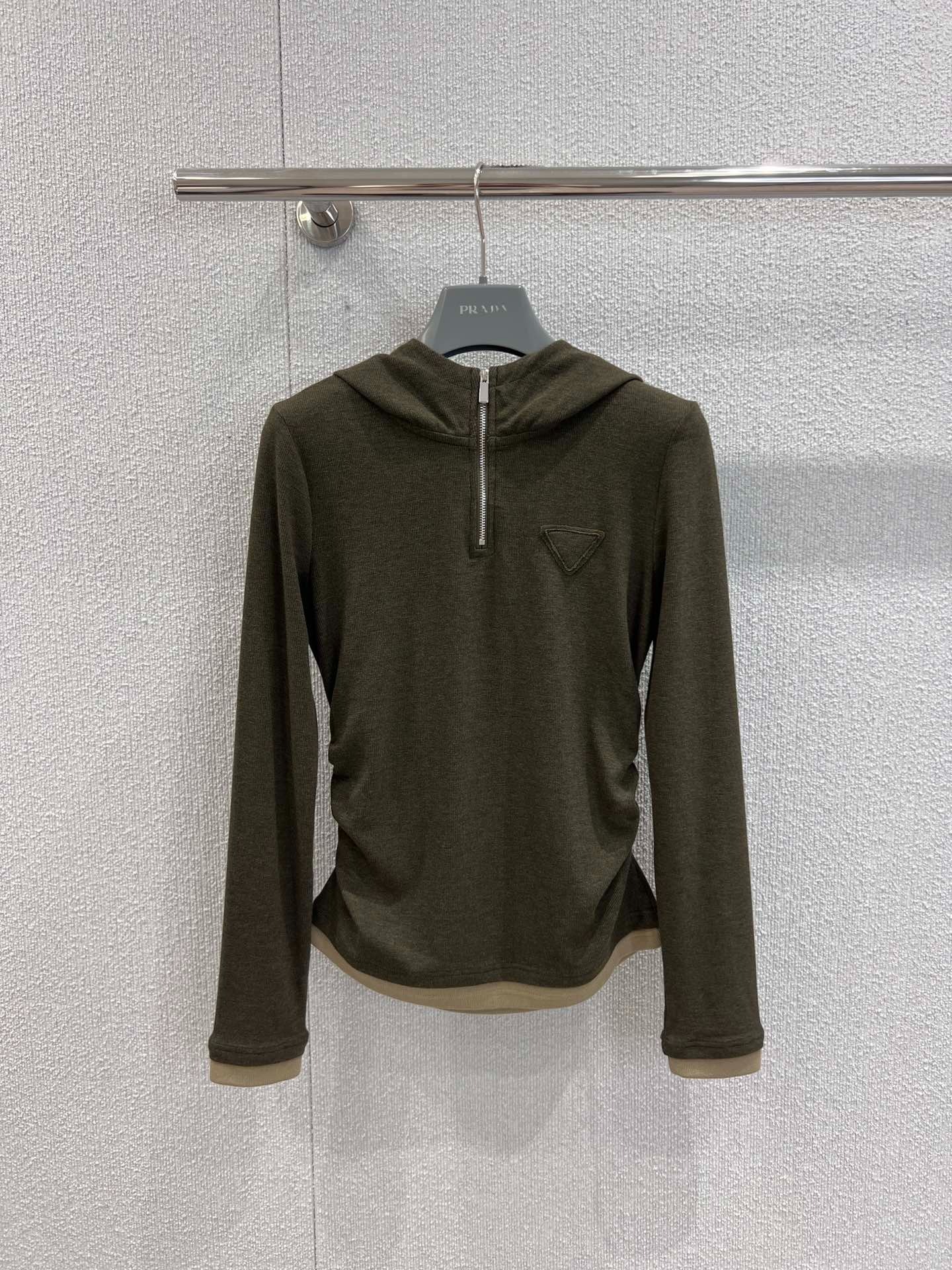 프*다 25Fw 신상 삼각 로고 후드 긴팔티