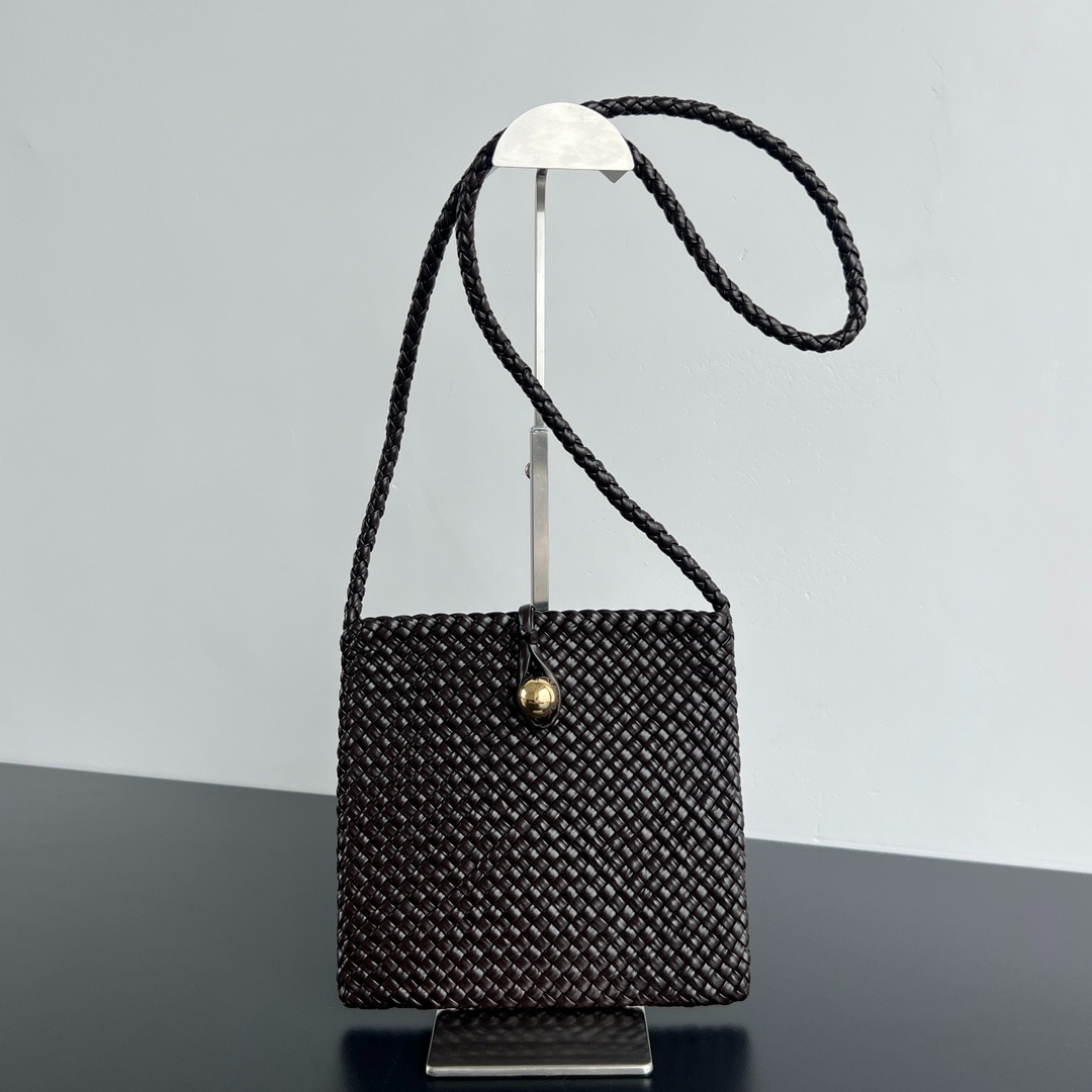 보*가 베네타 신상 토스카 크러치 미니백