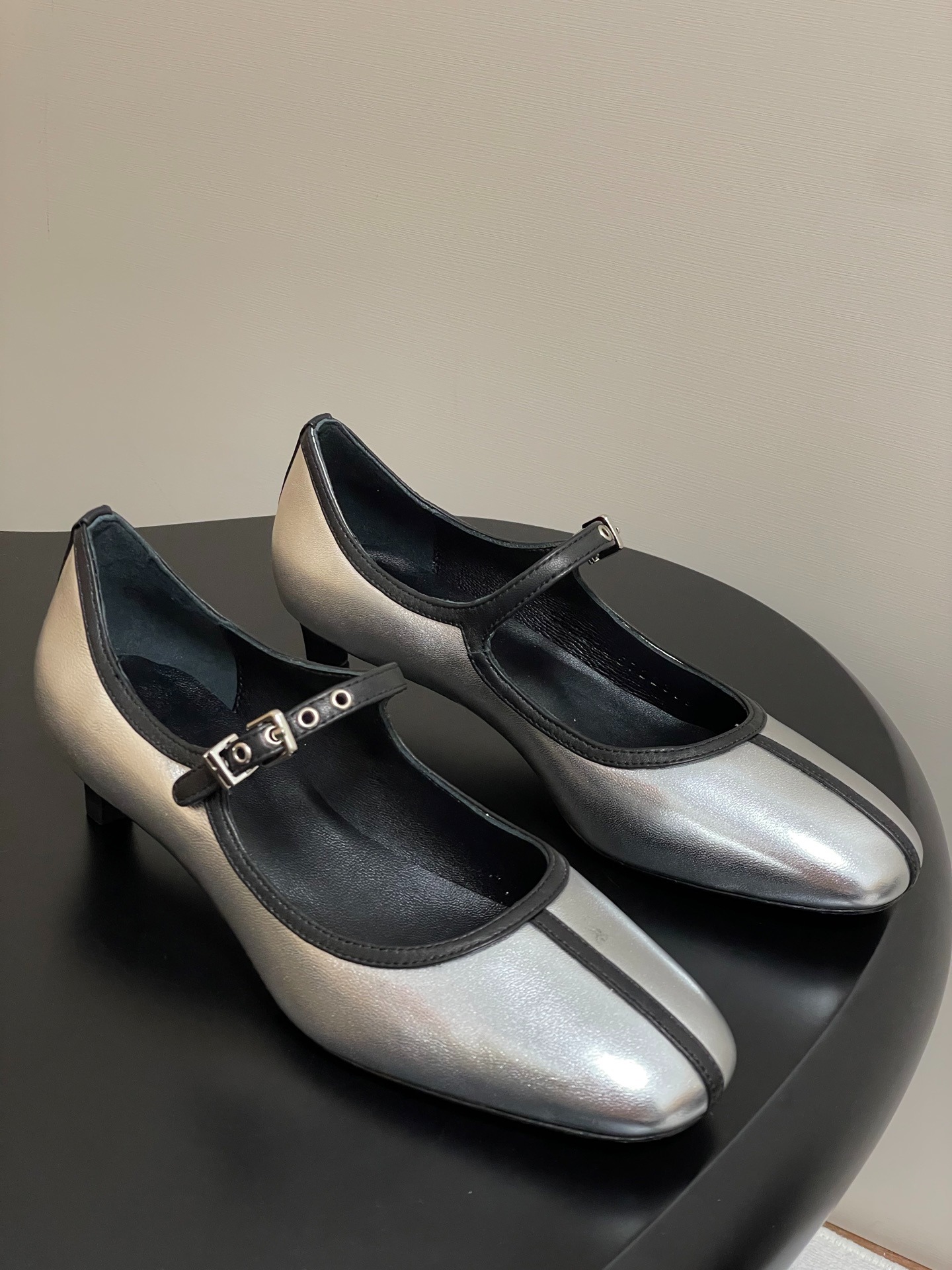 에*메스 25s 가을 신상 Liibeth 40힐