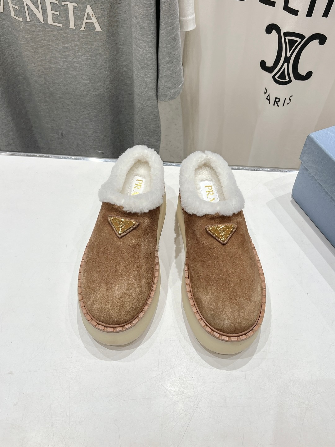 프*다 25ss 신상 털 통굽 세미 슬리퍼