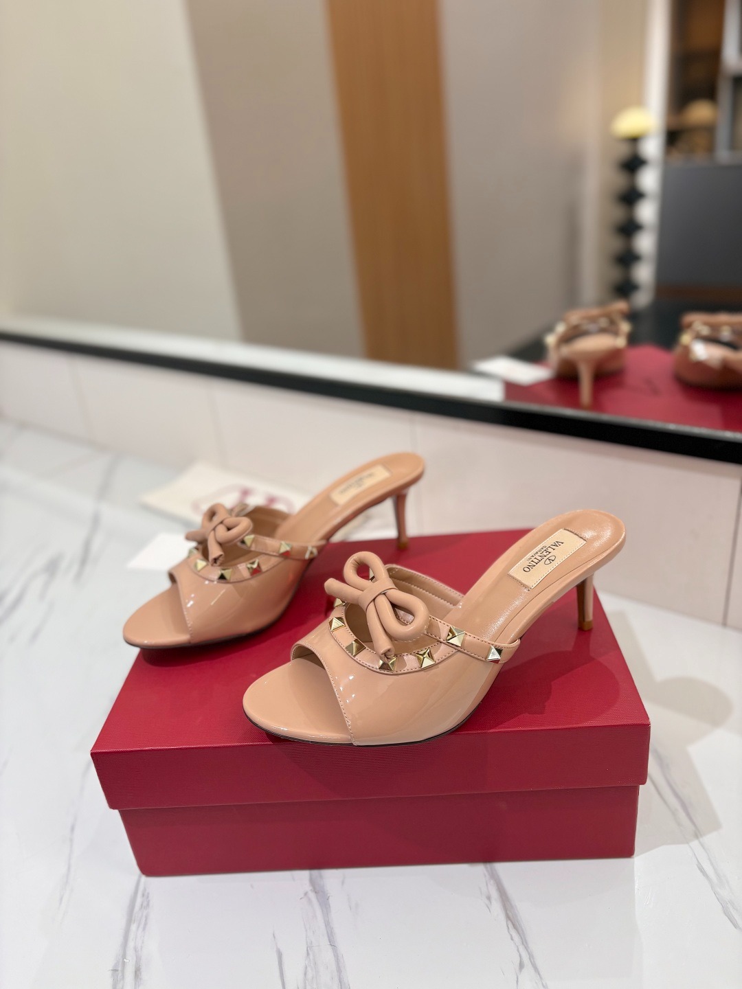 발*티노 스터드 리본 힐