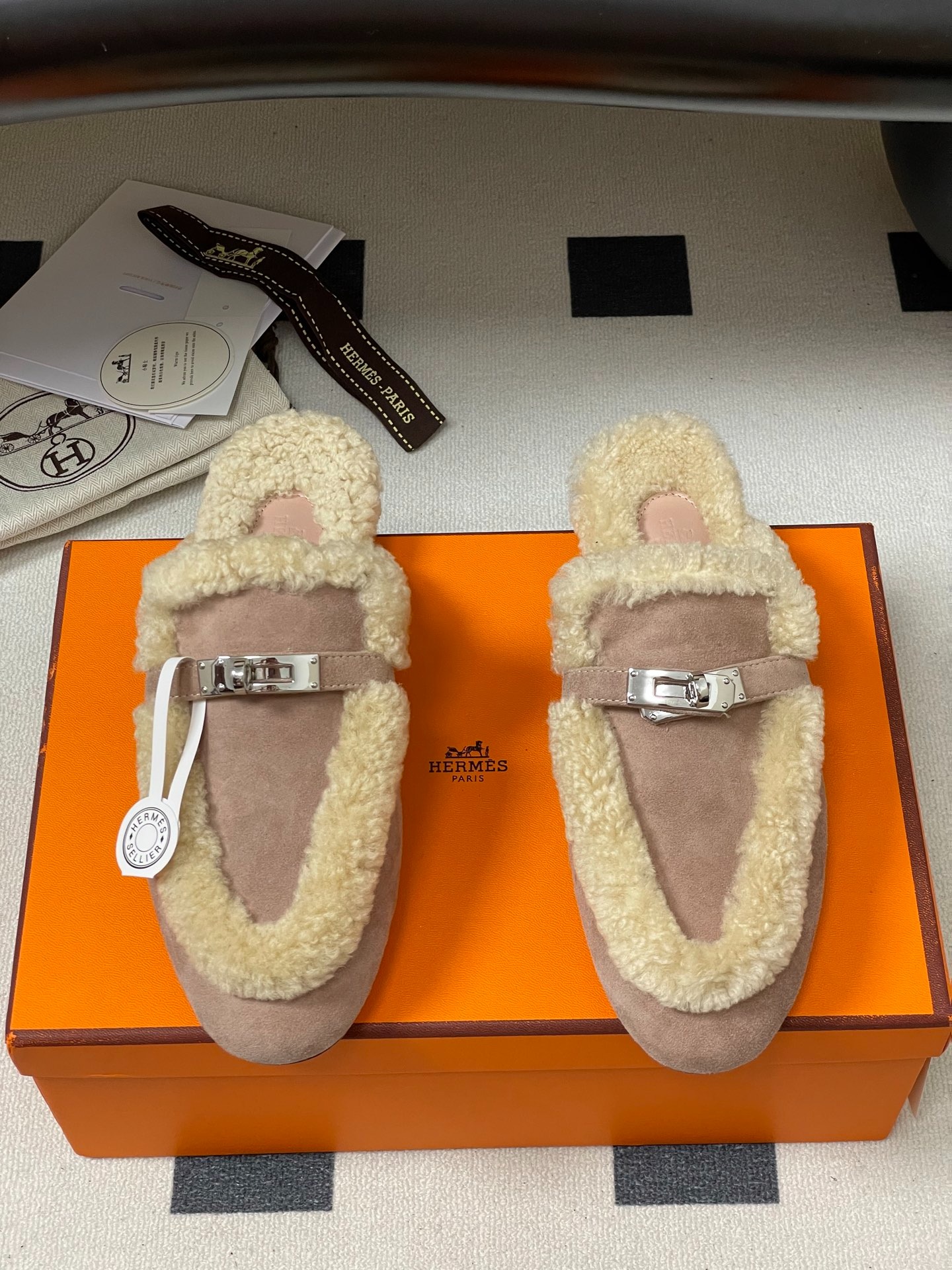 에*메스 오즈울 뮬러 클래식 켈리백 세미슬리퍼