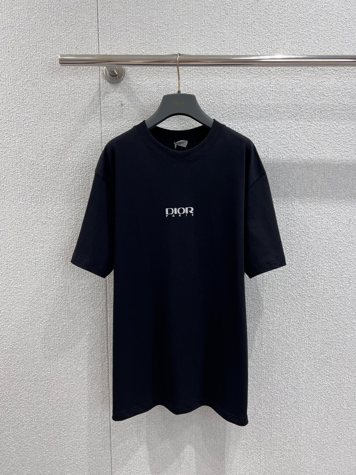 디* 25Fw 신상 레터링 프린트 라운드넥 반팔