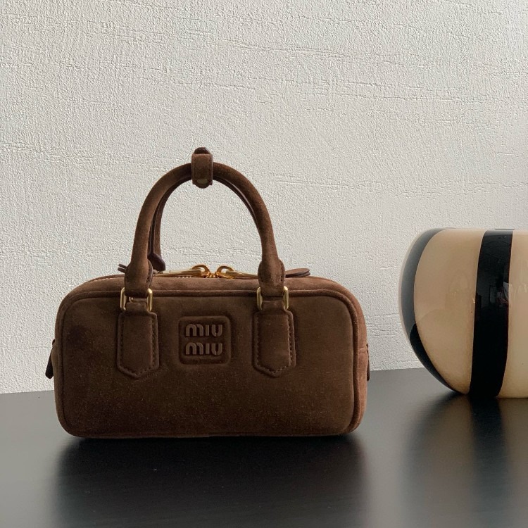 미우미우 아르카디 스몰 스웨이드 브라운 백