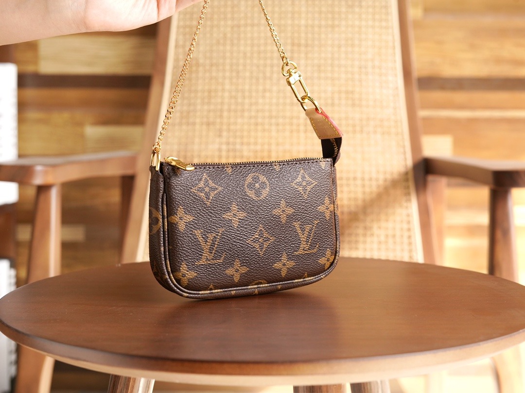 루이비통 미니 포쉐트 악세수아