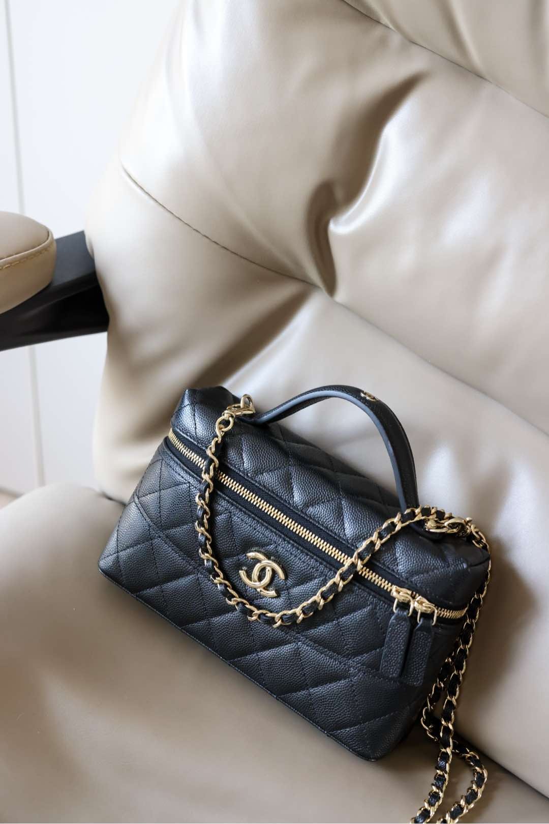 샤넬 금장 클래식 베니티 백