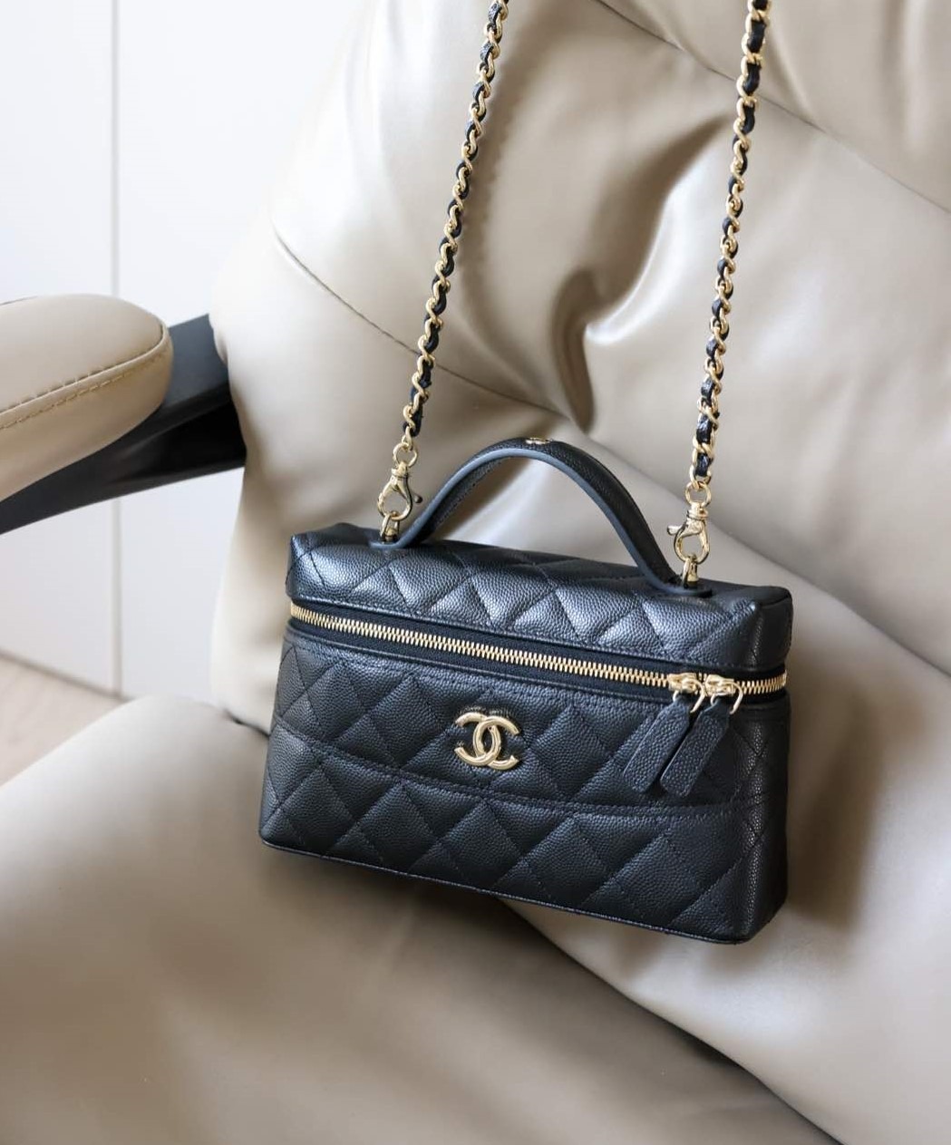 샤넬 금장 클래식 베니티 백