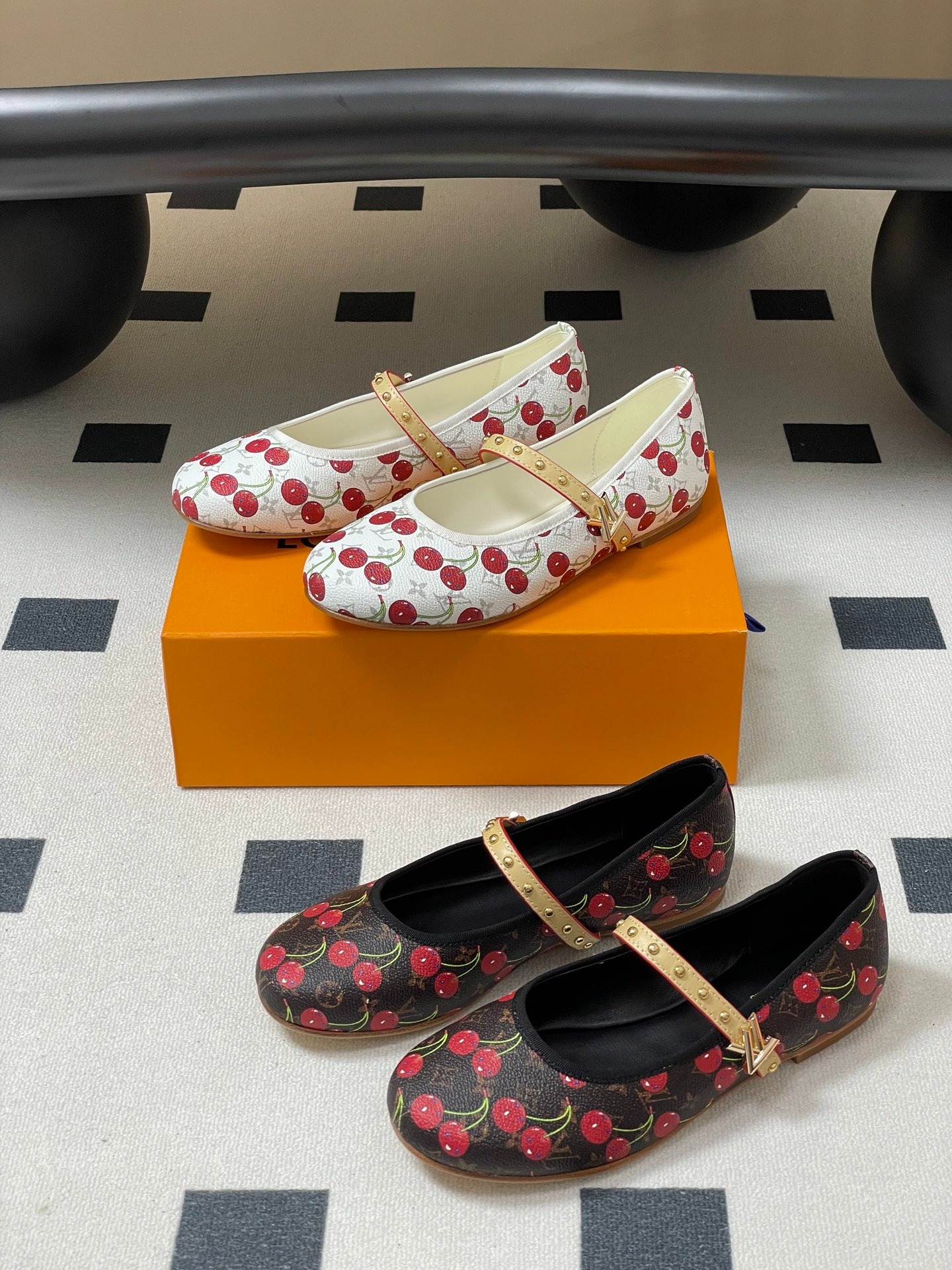 루*비통 25Ss 봄신상 × 무*카미 로미 플랫슈즈