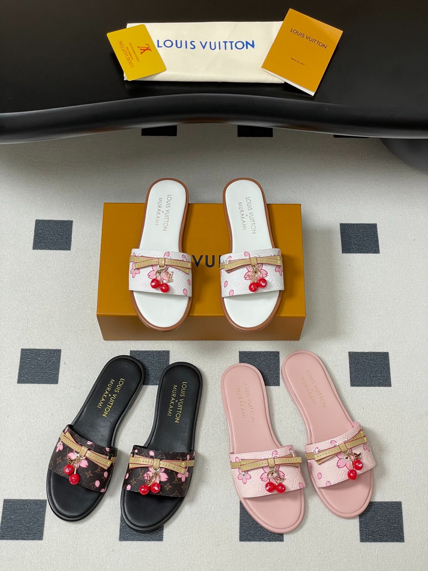 루*비통 25ss 신상 × 무*카미 체리 클래식 슬리퍼