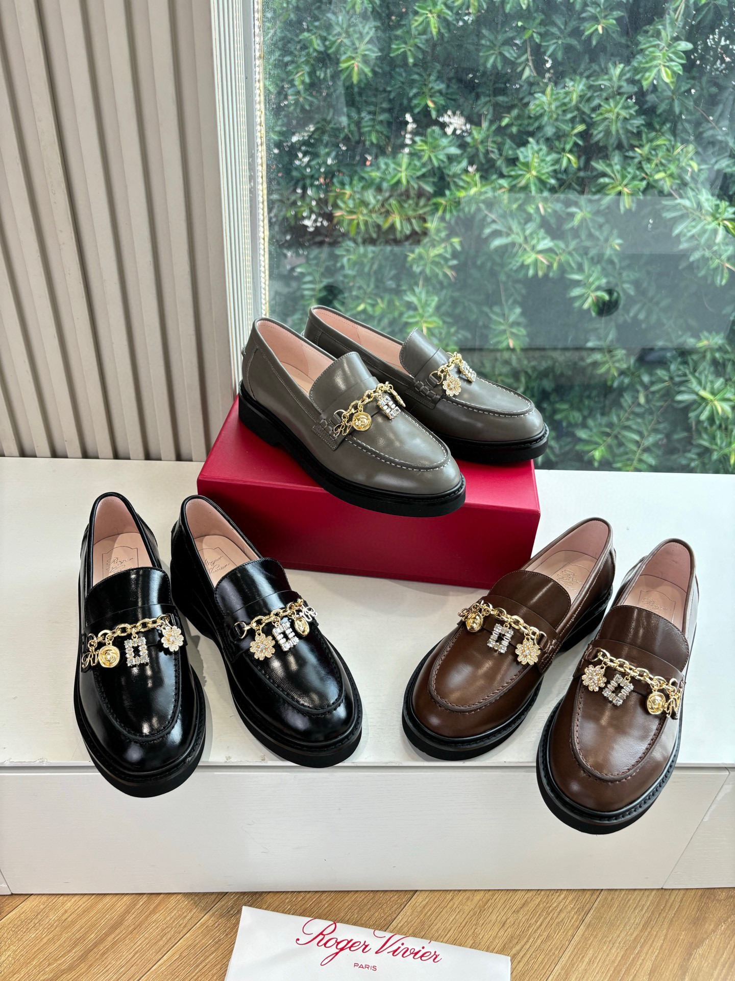 로*비비에 25ss 신상 큐빅 체인 로퍼