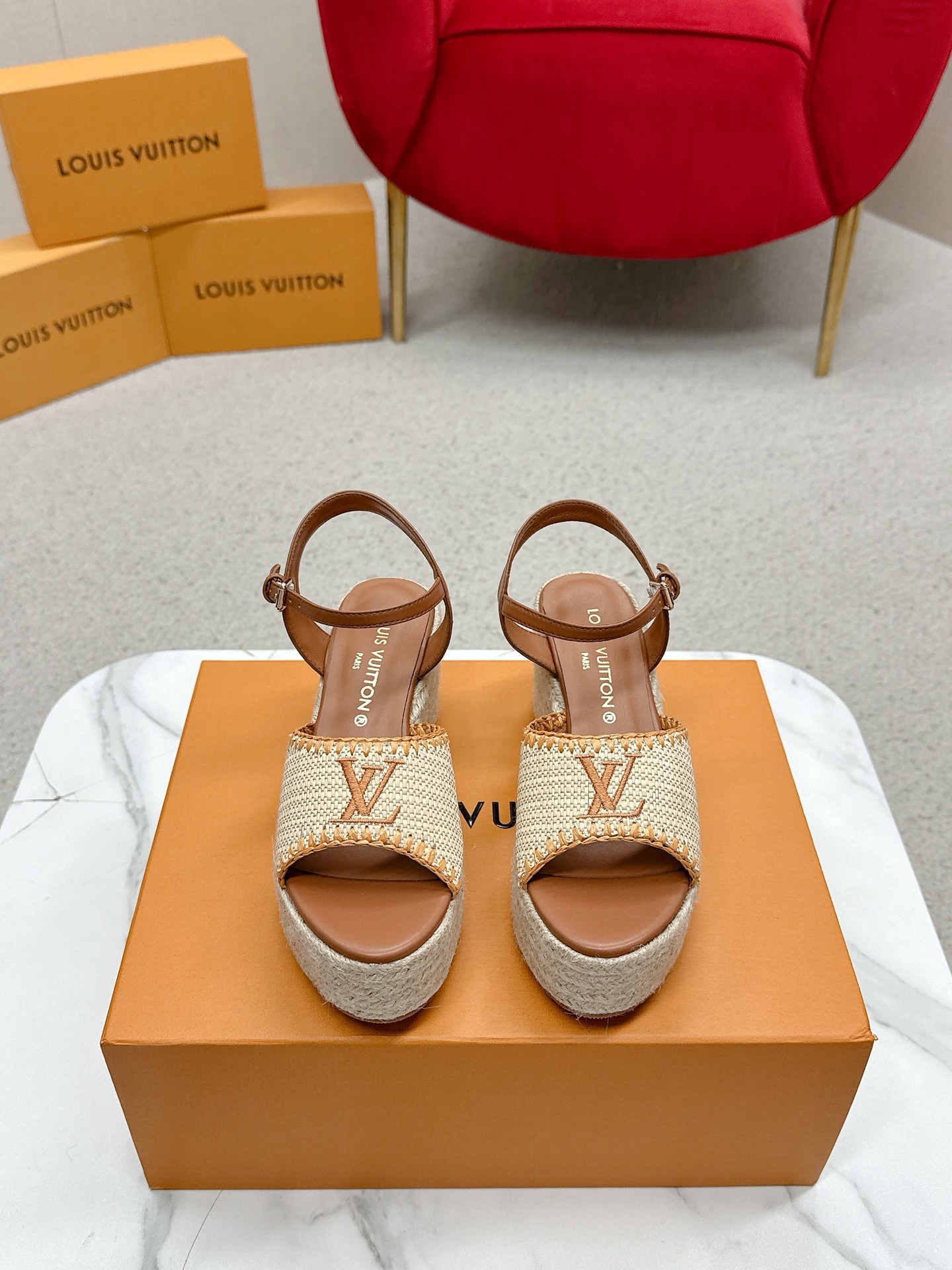 루이비통 봄여름 신상 무*카미 타카시 콜라보 로프 웨지힐 샌들