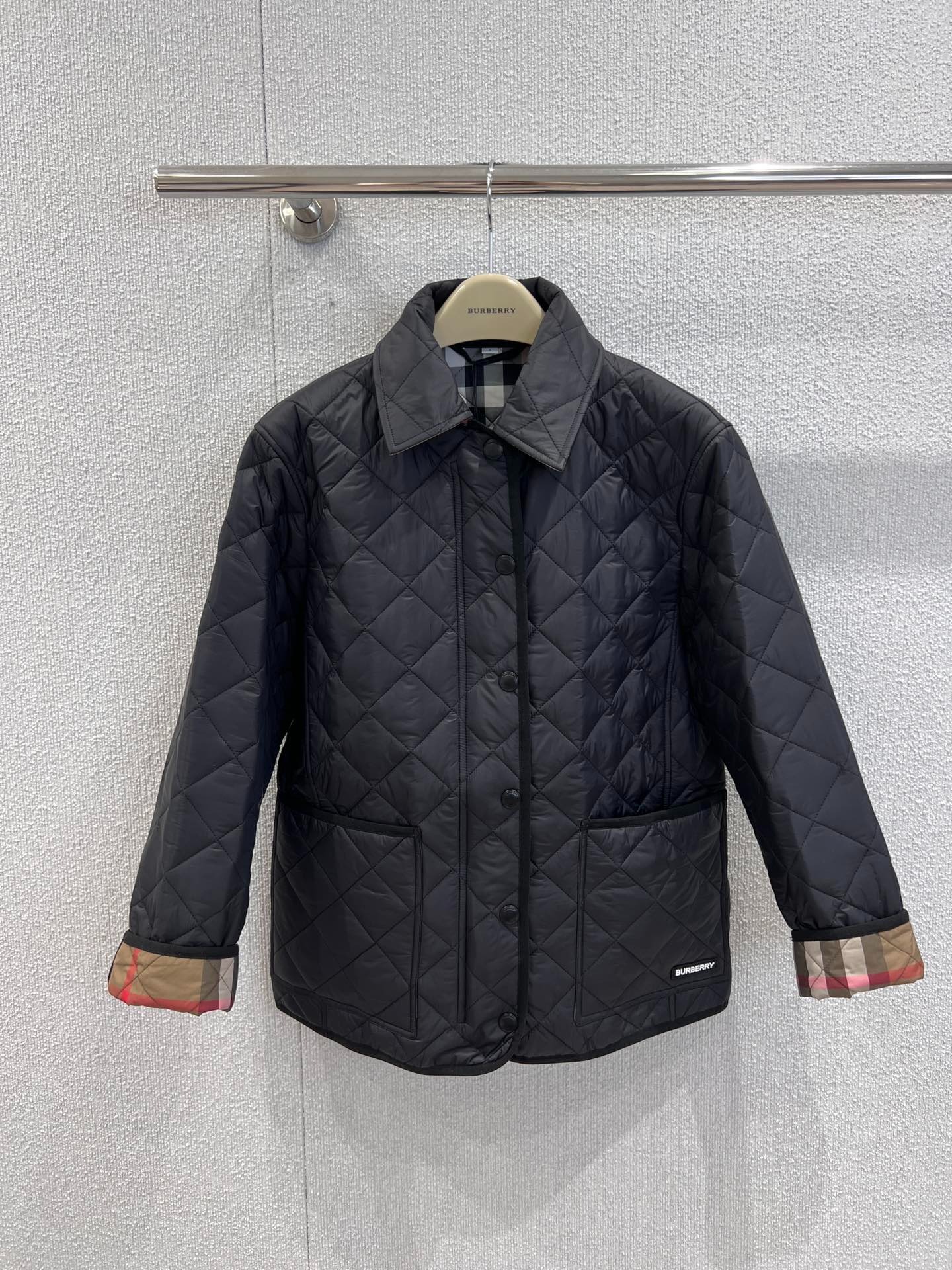 버*리 25FW 신상 클래식 퀼팅 패딩코트