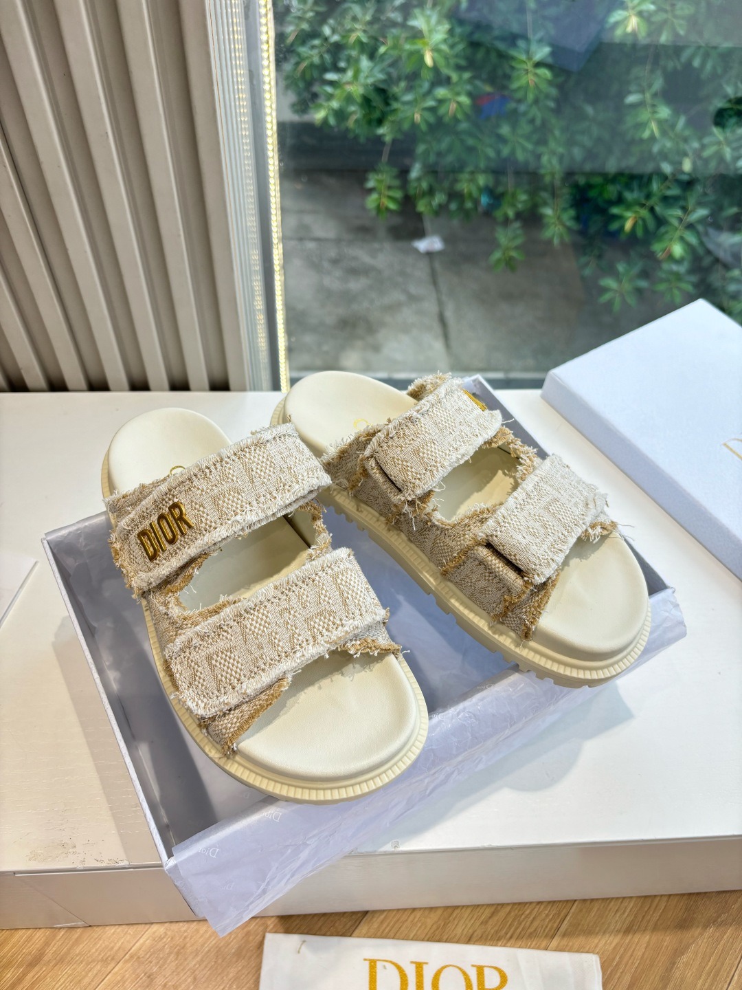 디* 25 CD 로고 버클 샌들 슬리퍼