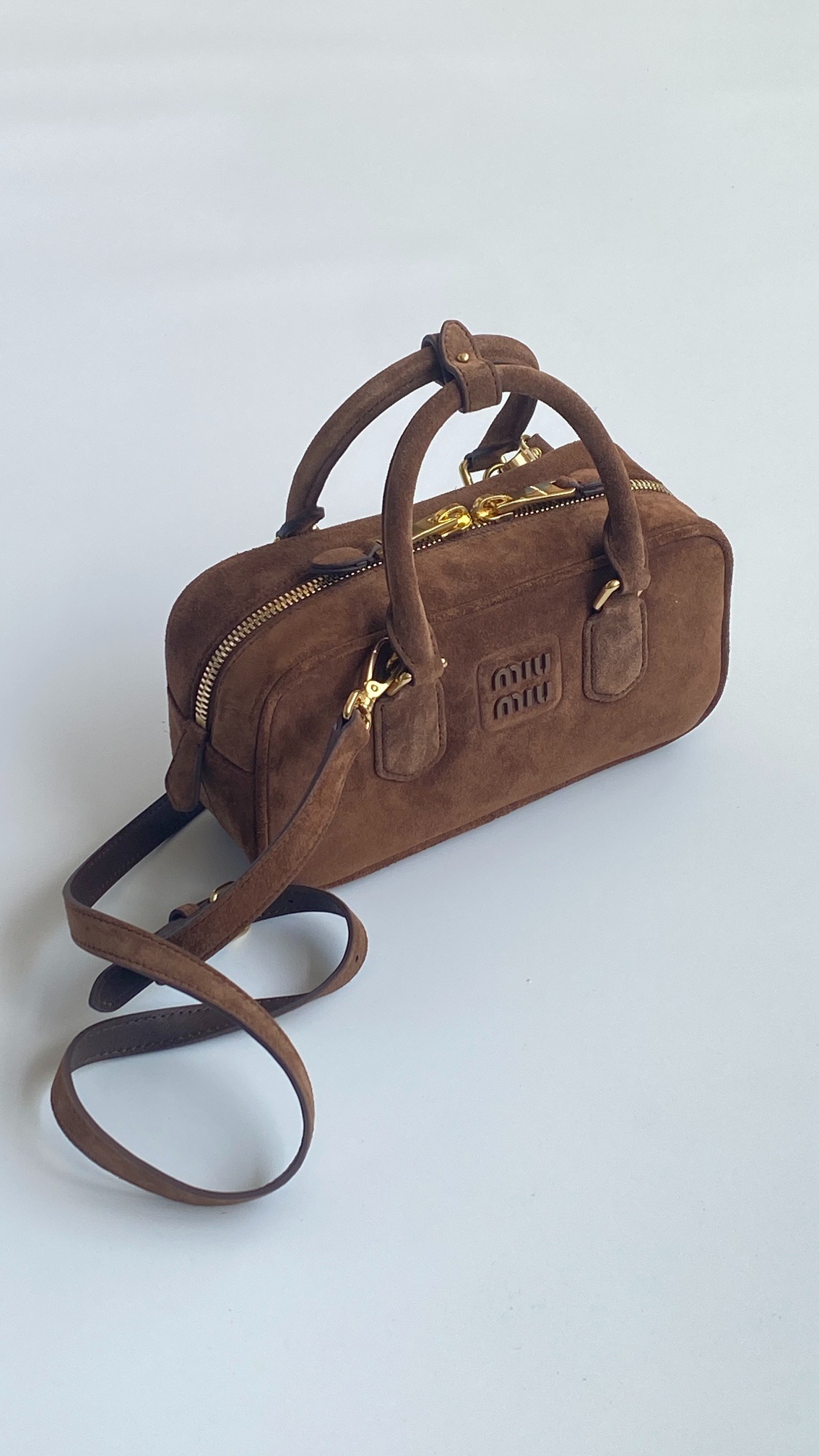 미* 미* 아르카디 패디드 스웨이드 탑 핸들 백